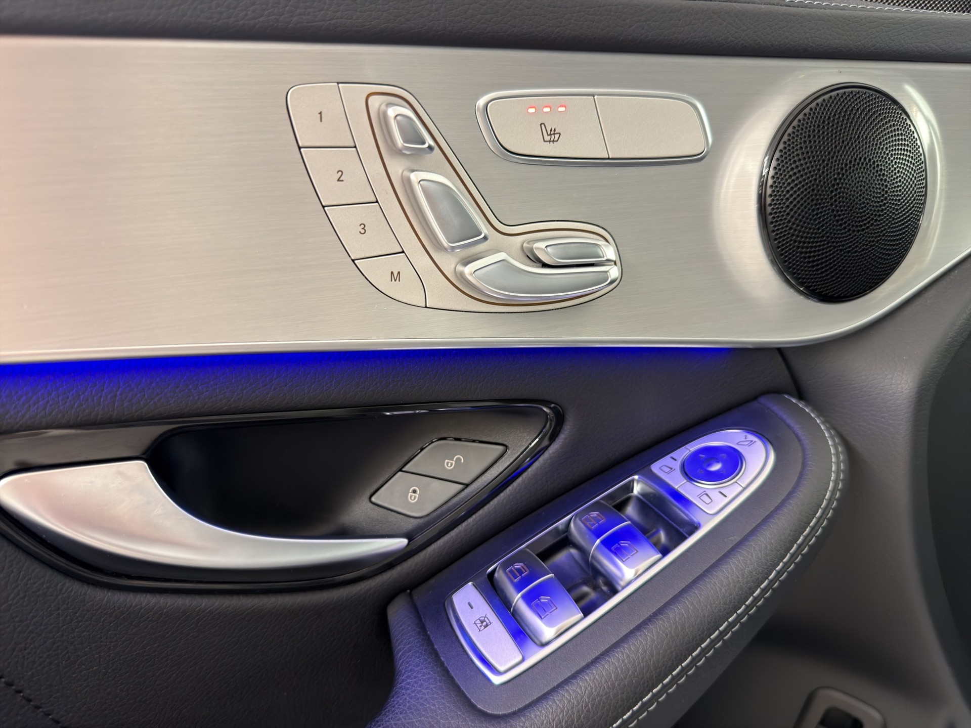MERCEDES-BENZ GLC 200 Night Star AMG Line 4m-image-12