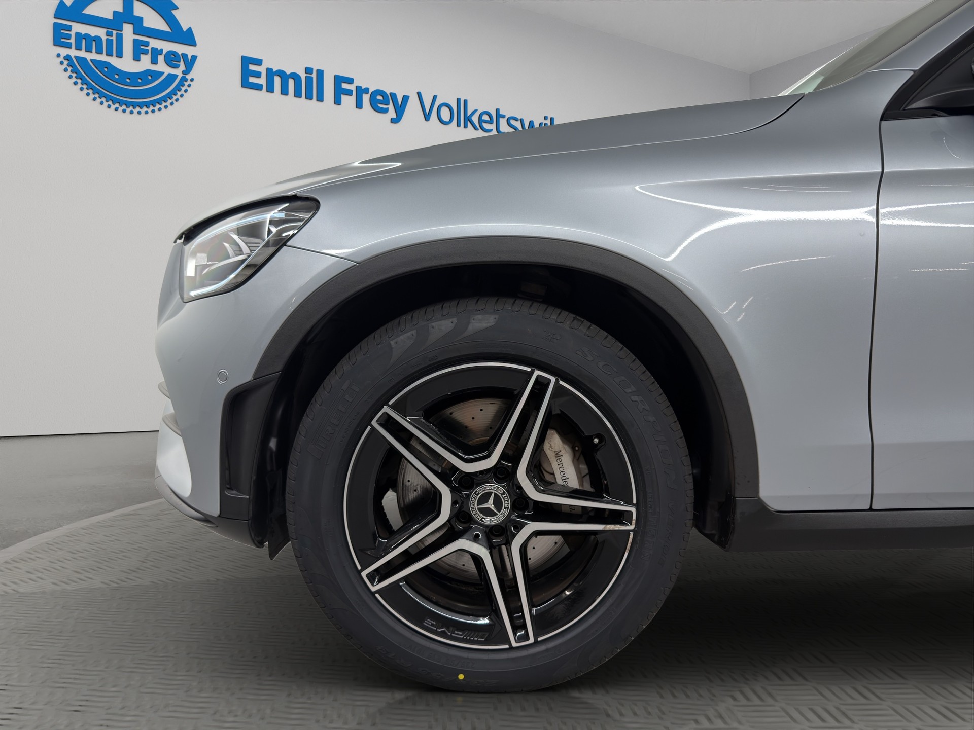 MERCEDES-BENZ GLC 200 Night Star AMG Line 4m-showroom-element-3