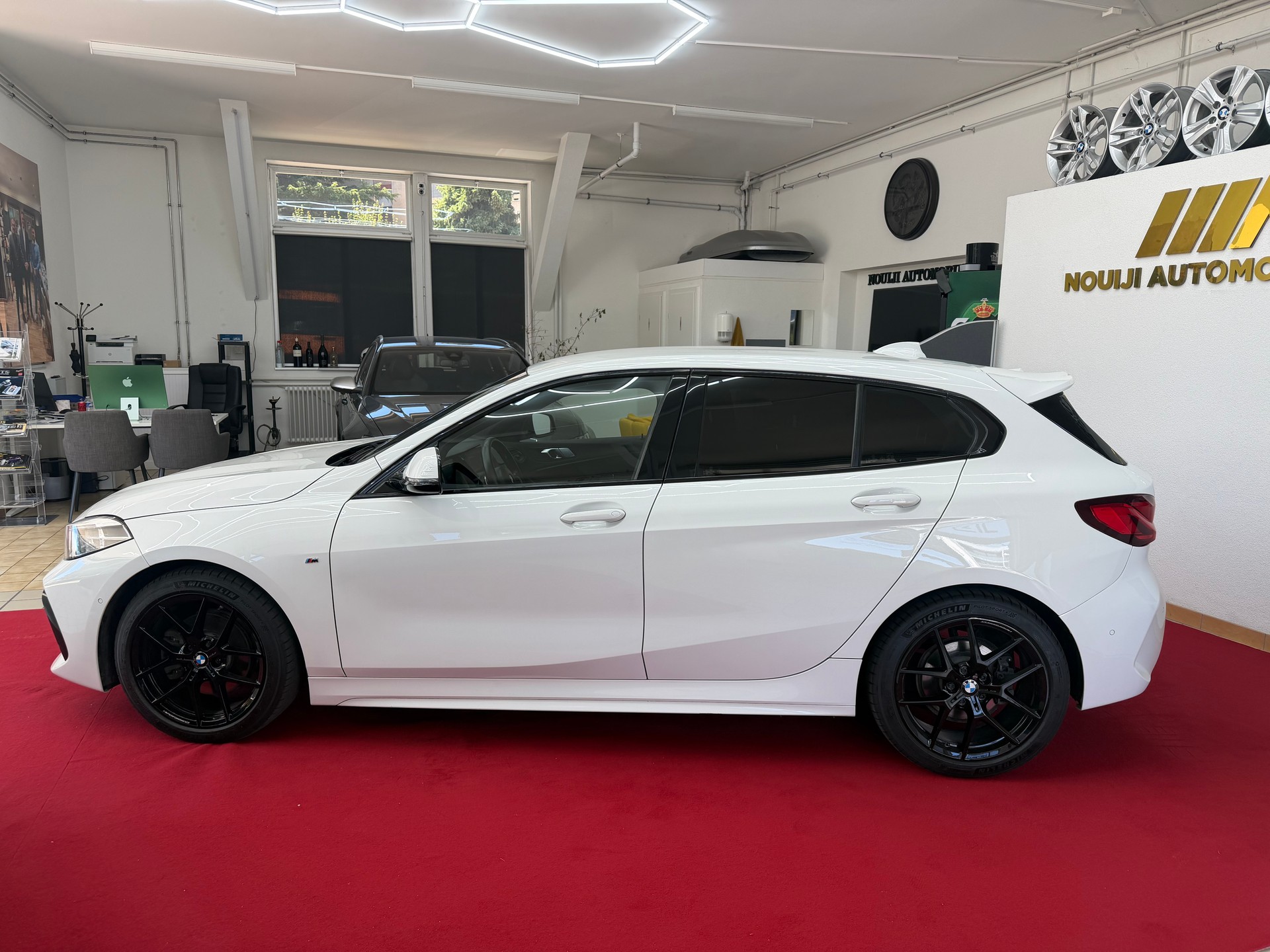 BMW 118d Steptronic M Sport-showroom-element-3