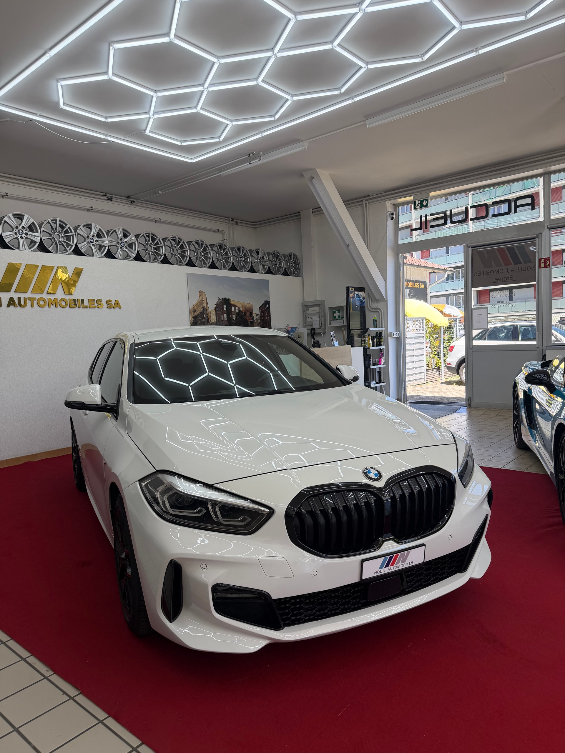 BMW 118d Steptronic M Sport-showroom-element-1