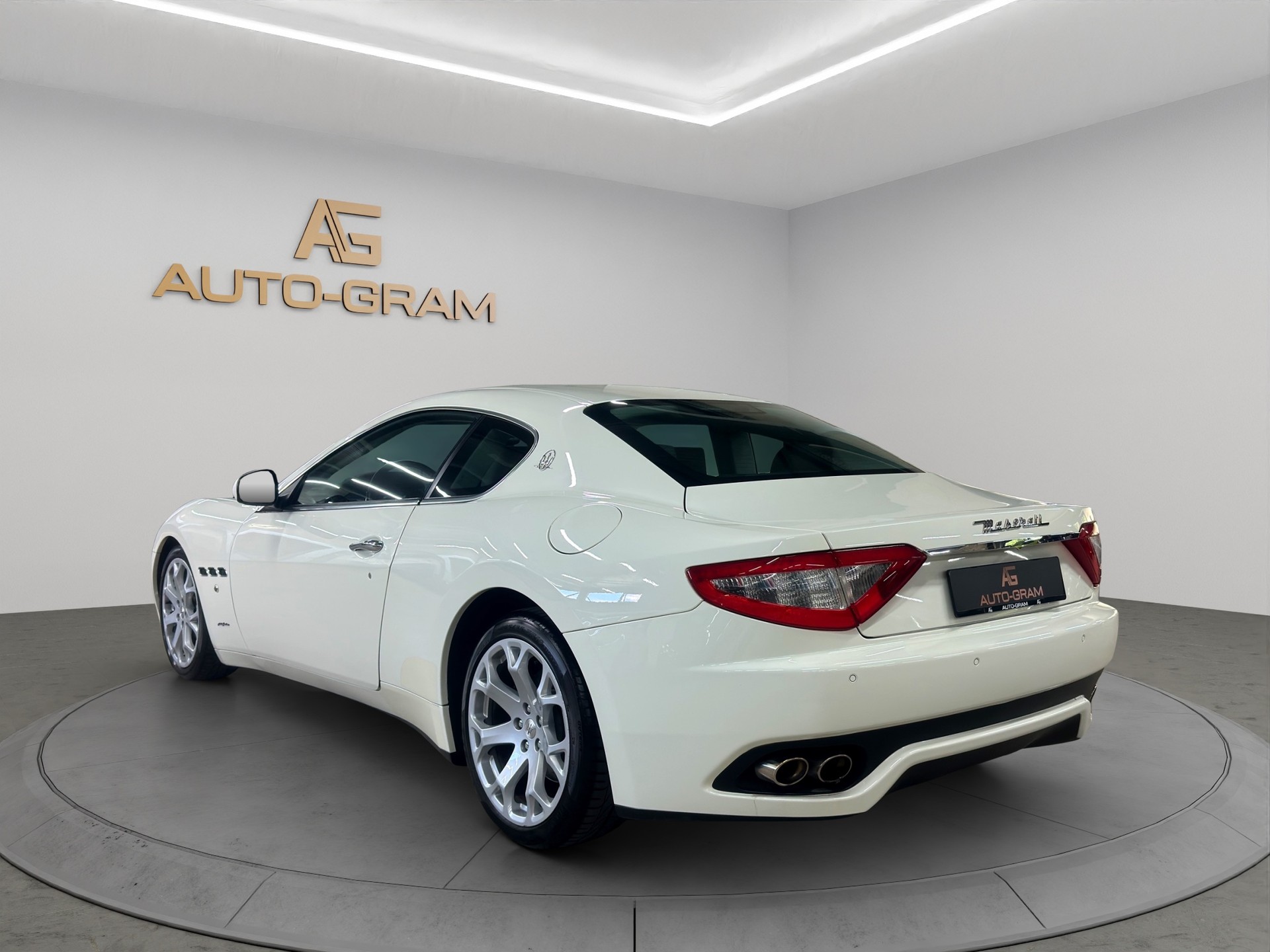 MASERATI GranTurismo Automatica-showroom-element-2