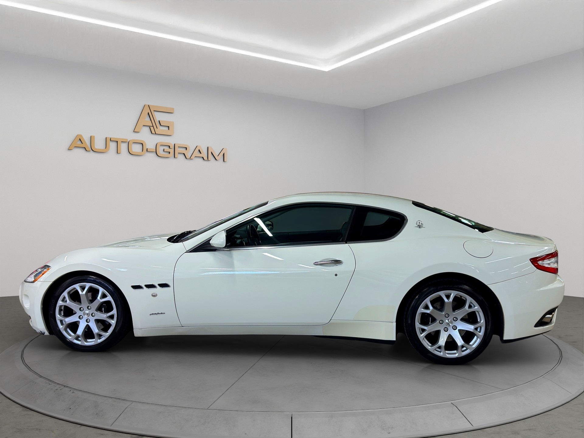 MASERATI GranTurismo Automatica-showroom-element-1