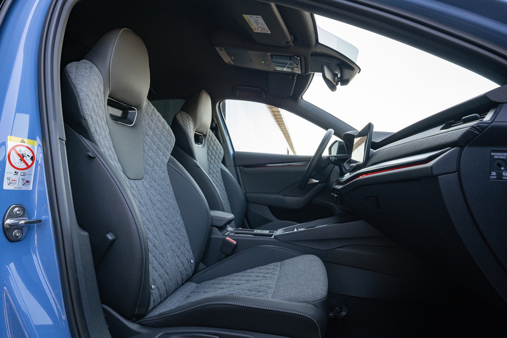 SKODA Octavia Limousine 1.5 TSI mHEV DSG SportLine-image-10