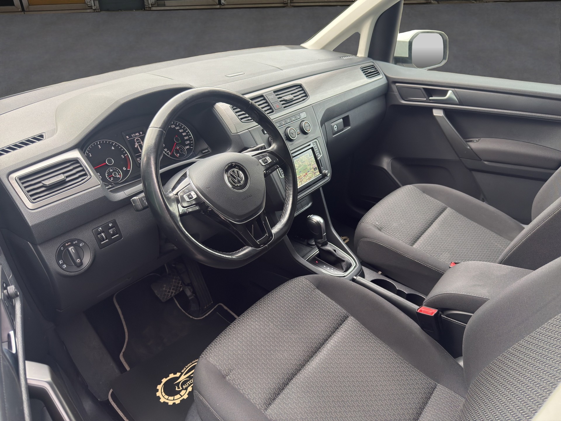 VW Caddy 2.0 TDI Family DSG-image-8