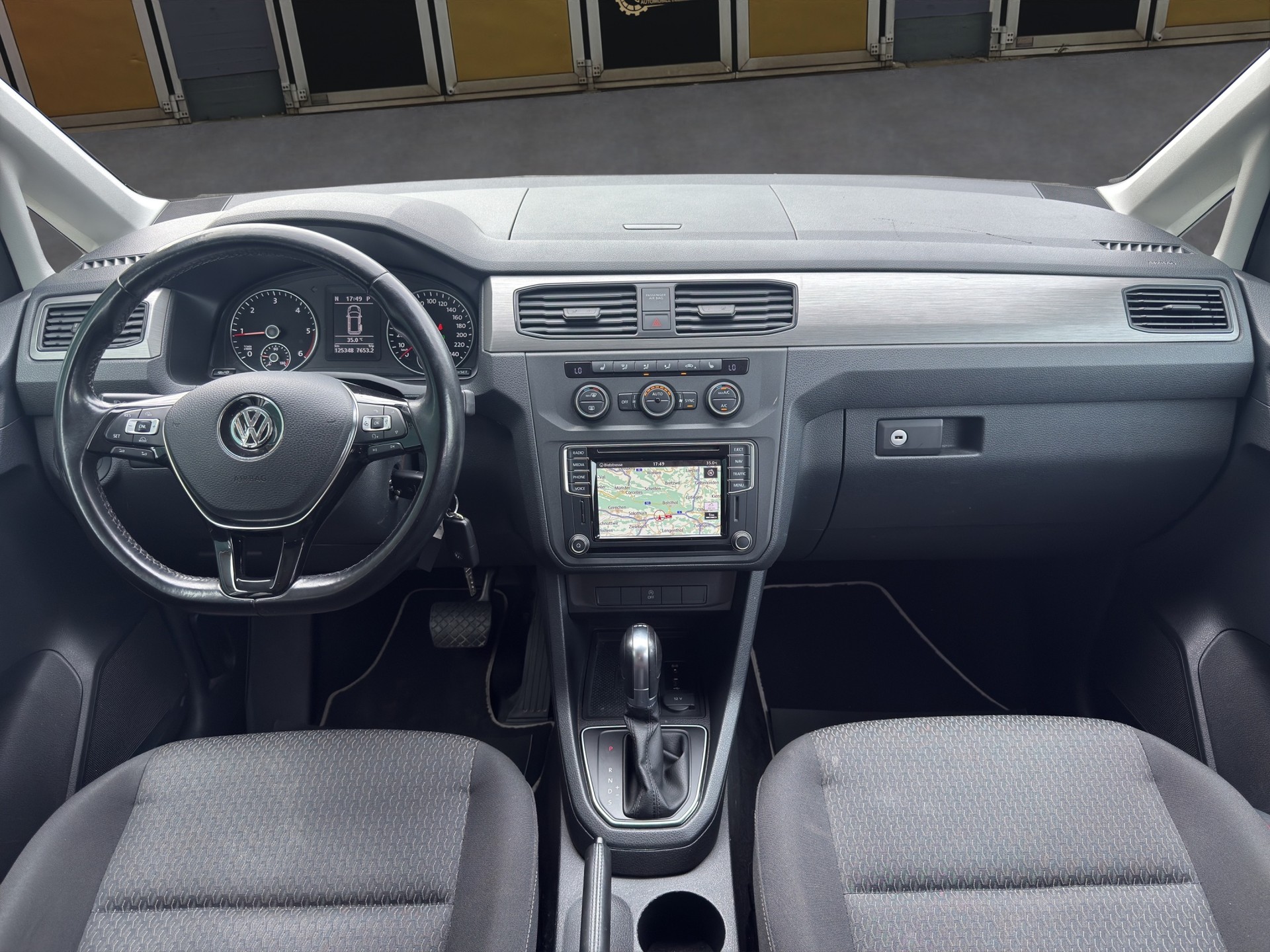 VW Caddy 2.0 TDI Family DSG-image-10