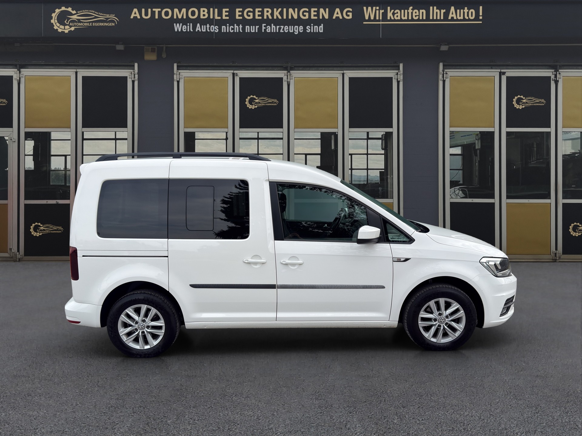 VW Caddy 2.0 TDI Family DSG-showroom-element-3