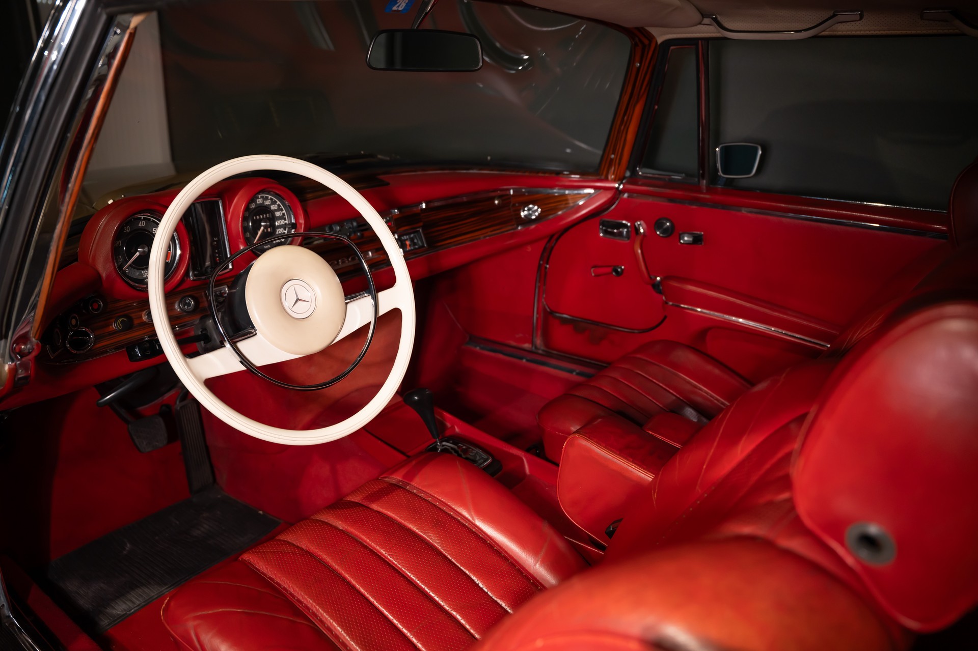 MERCEDES-BENZ 280 SE 3.5 Coupé (W111)-image-10