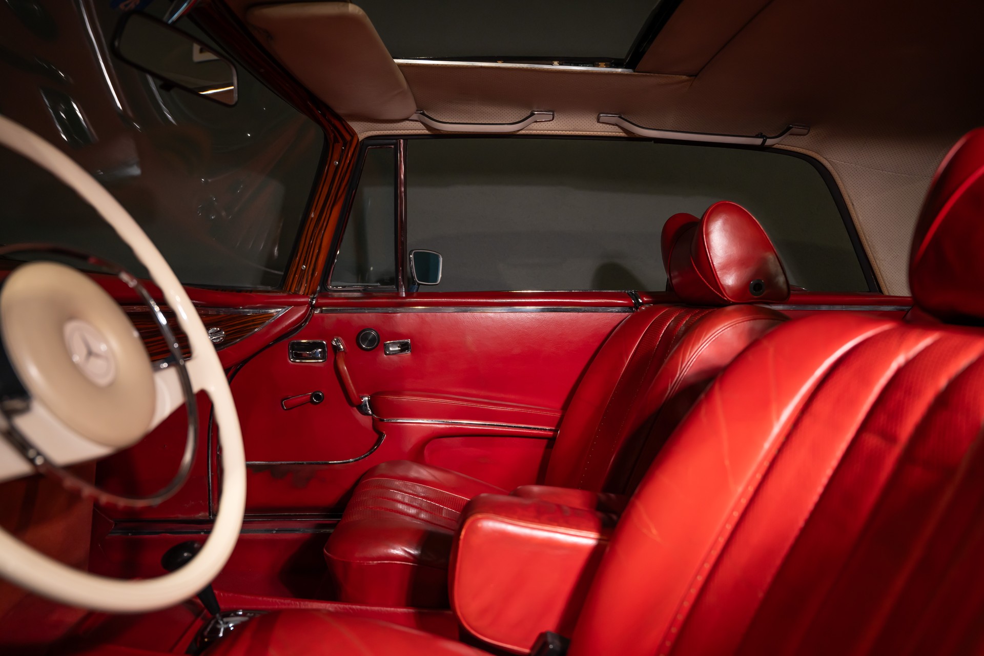 MERCEDES-BENZ 280 SE 3.5 Coupé (W111)-image-21