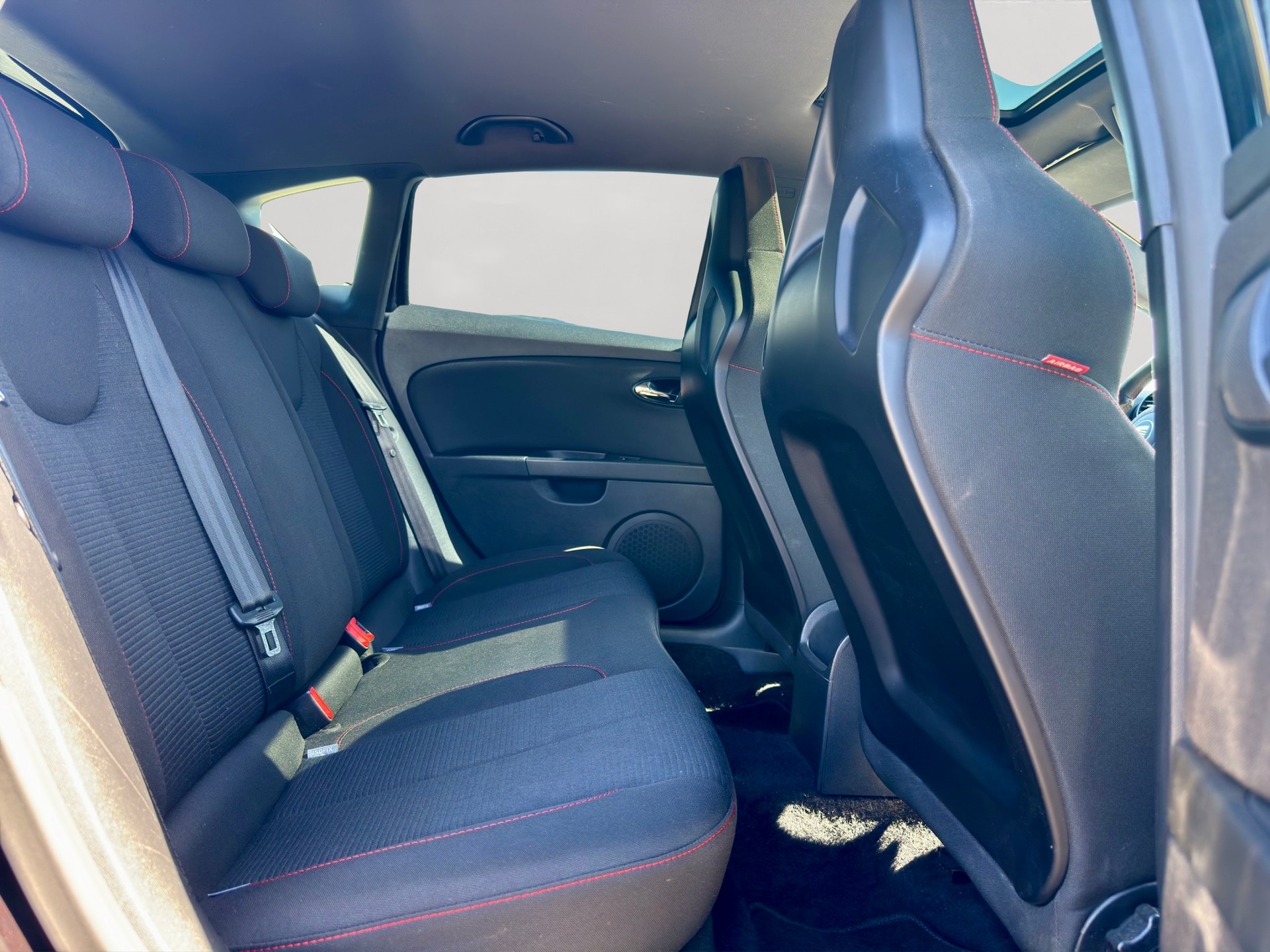 SEAT Leon 2.0 TSI Cupra-image-13