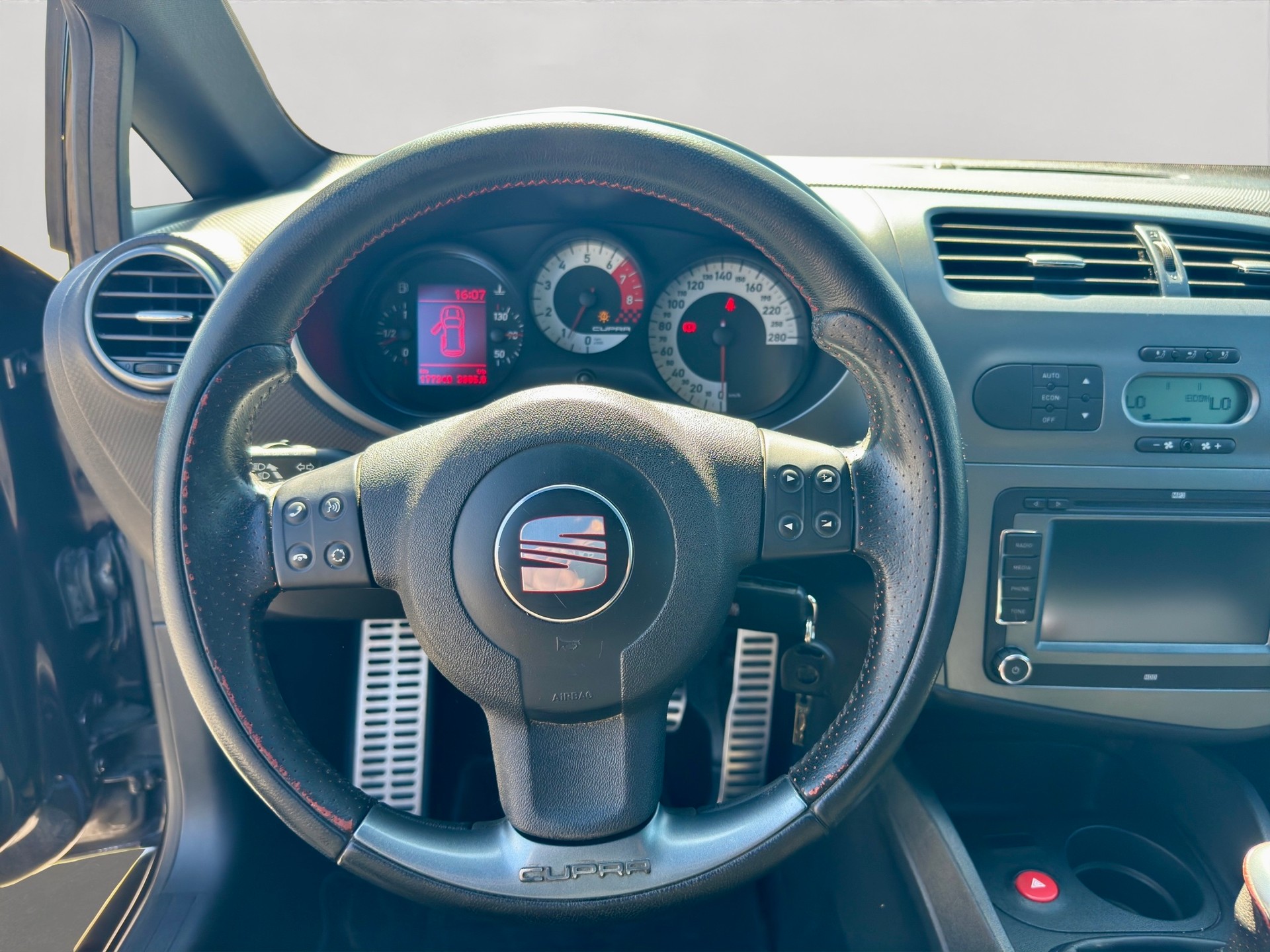 SEAT Leon 2.0 TSI Cupra-image-10
