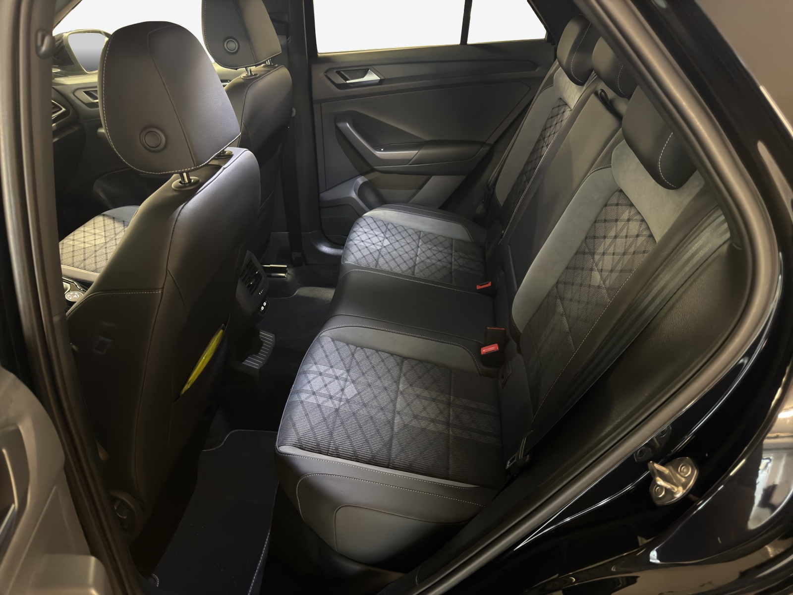 VW T-Roc 2.0 TSI R-Line DSG 4Motion-image-10