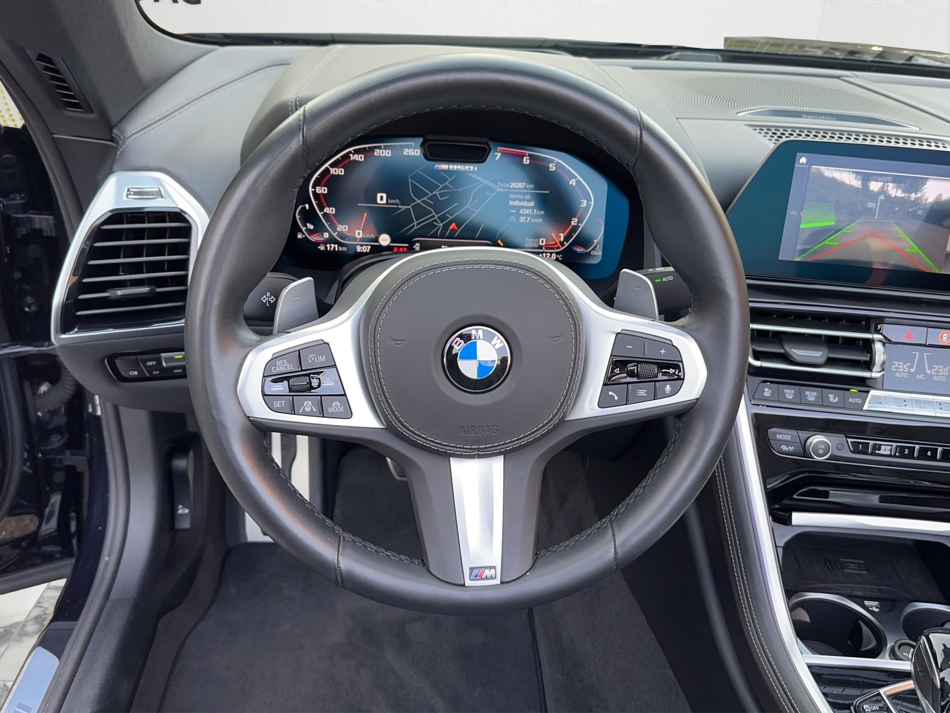 BMW M850i xDrive 4x4 Individual-image-14