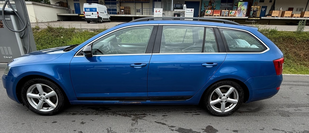 SKODA Octavia Combi 1.8 TSI Fresh DSG .behindertfahrzeug-image-7