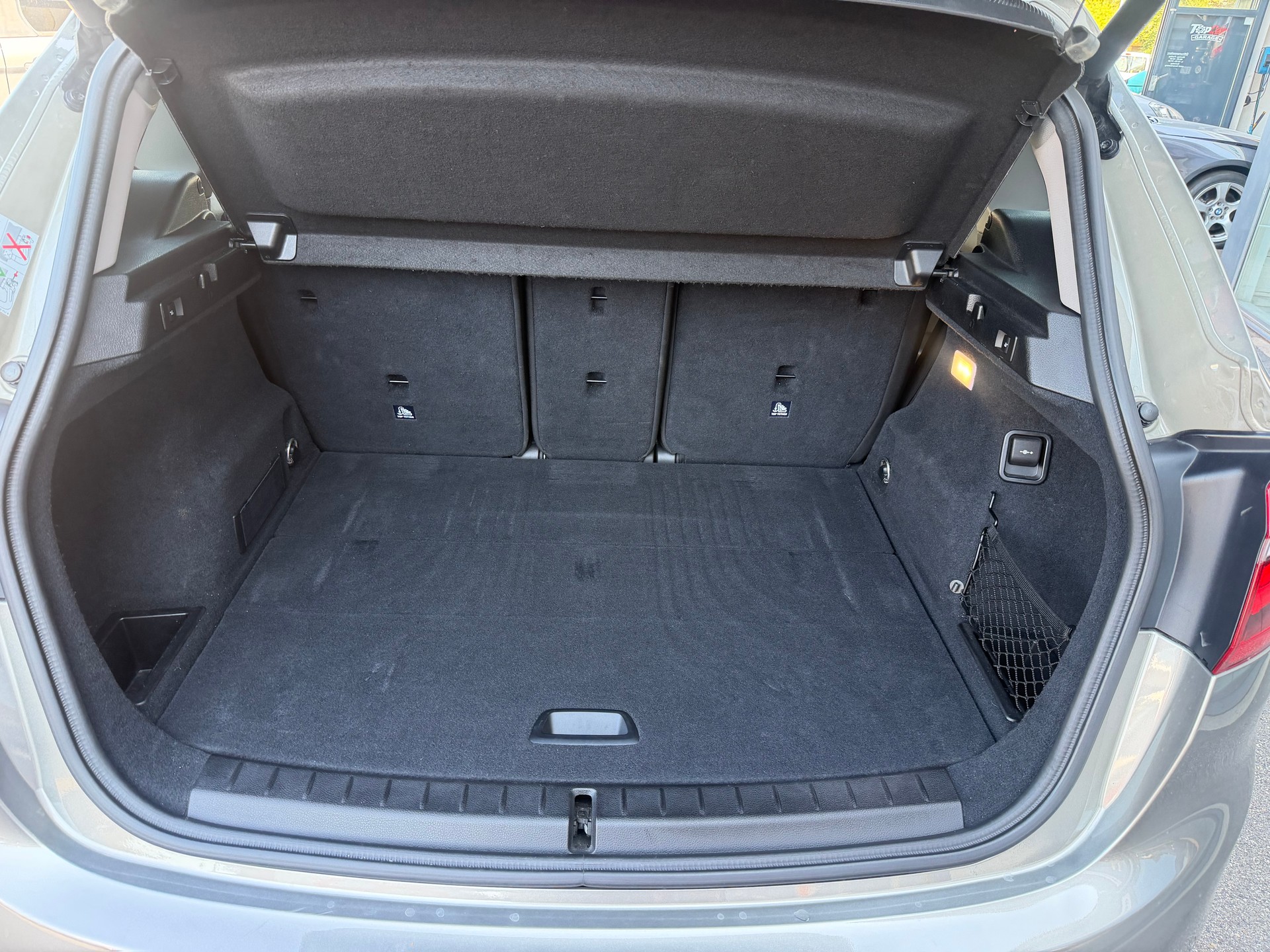 BMW 220d xDrive Active Tourer Sport Line Steptronic-image-9