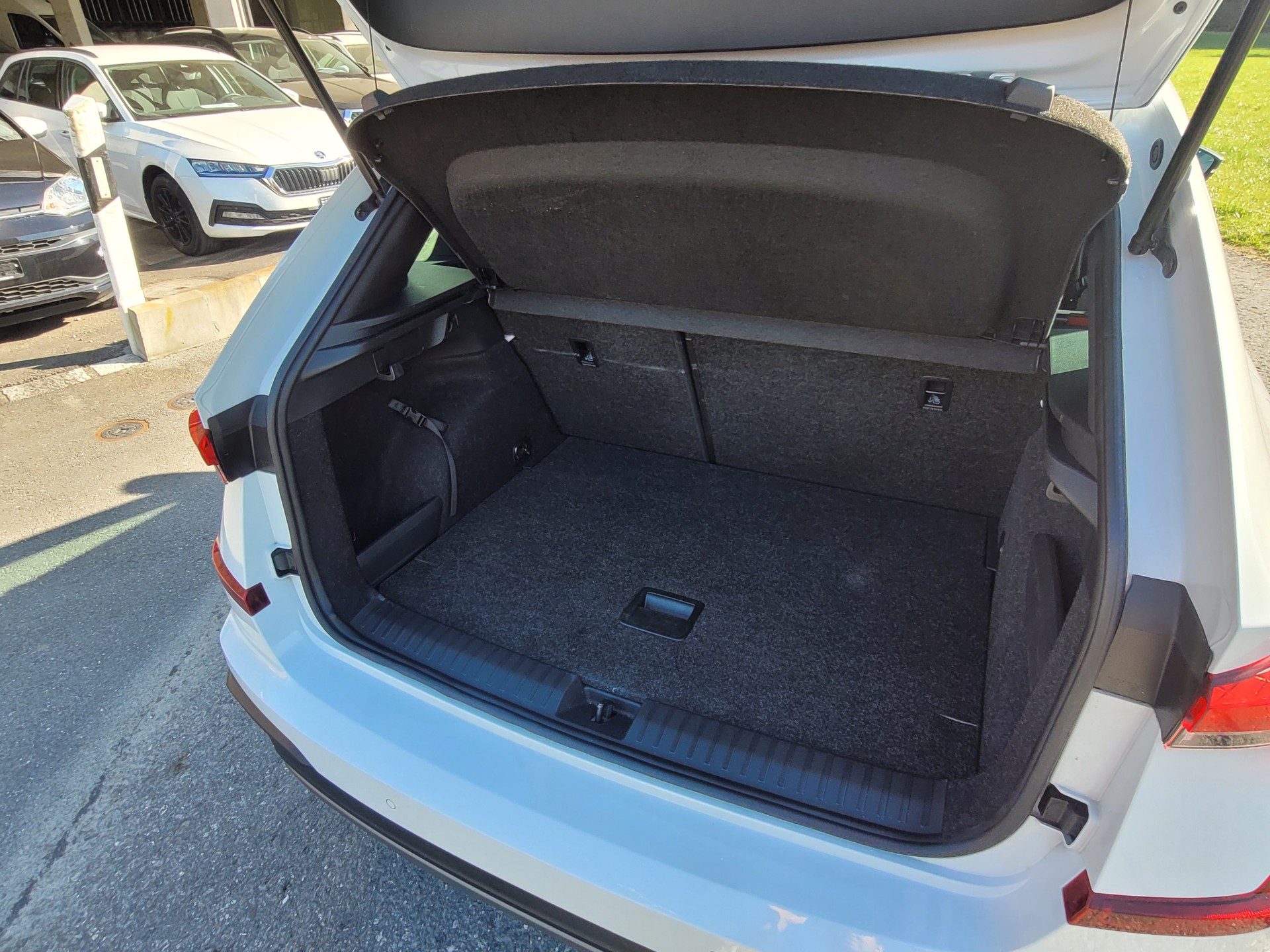 SKODA Kamiq 1.0 TSI Selection DSG *Neuwagengarantie+Rückfahrkamera*-image-6