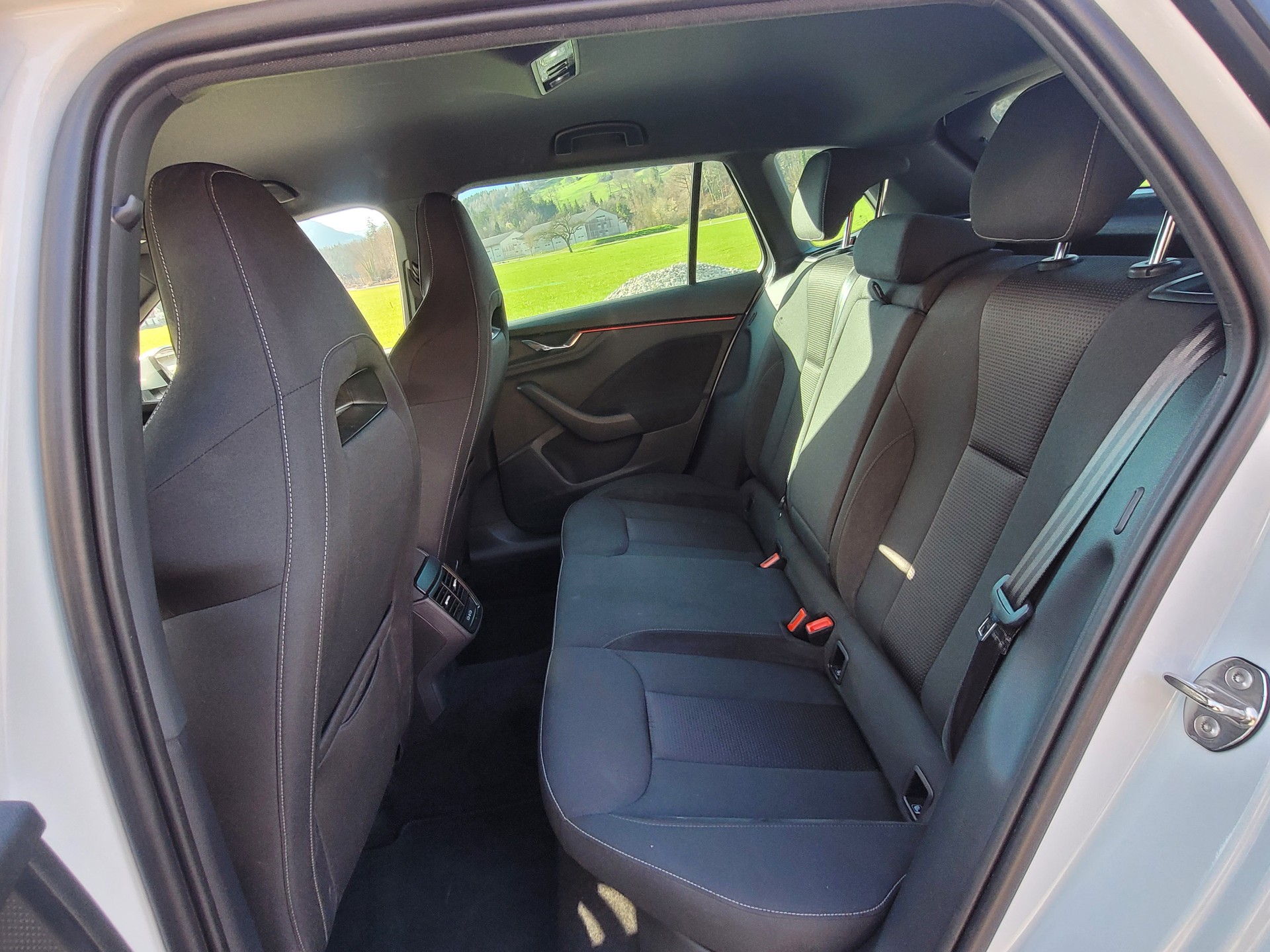 SKODA Kamiq 1.0 TSI Selection DSG *Neuwagengarantie+Rückfahrkamera*-image-12