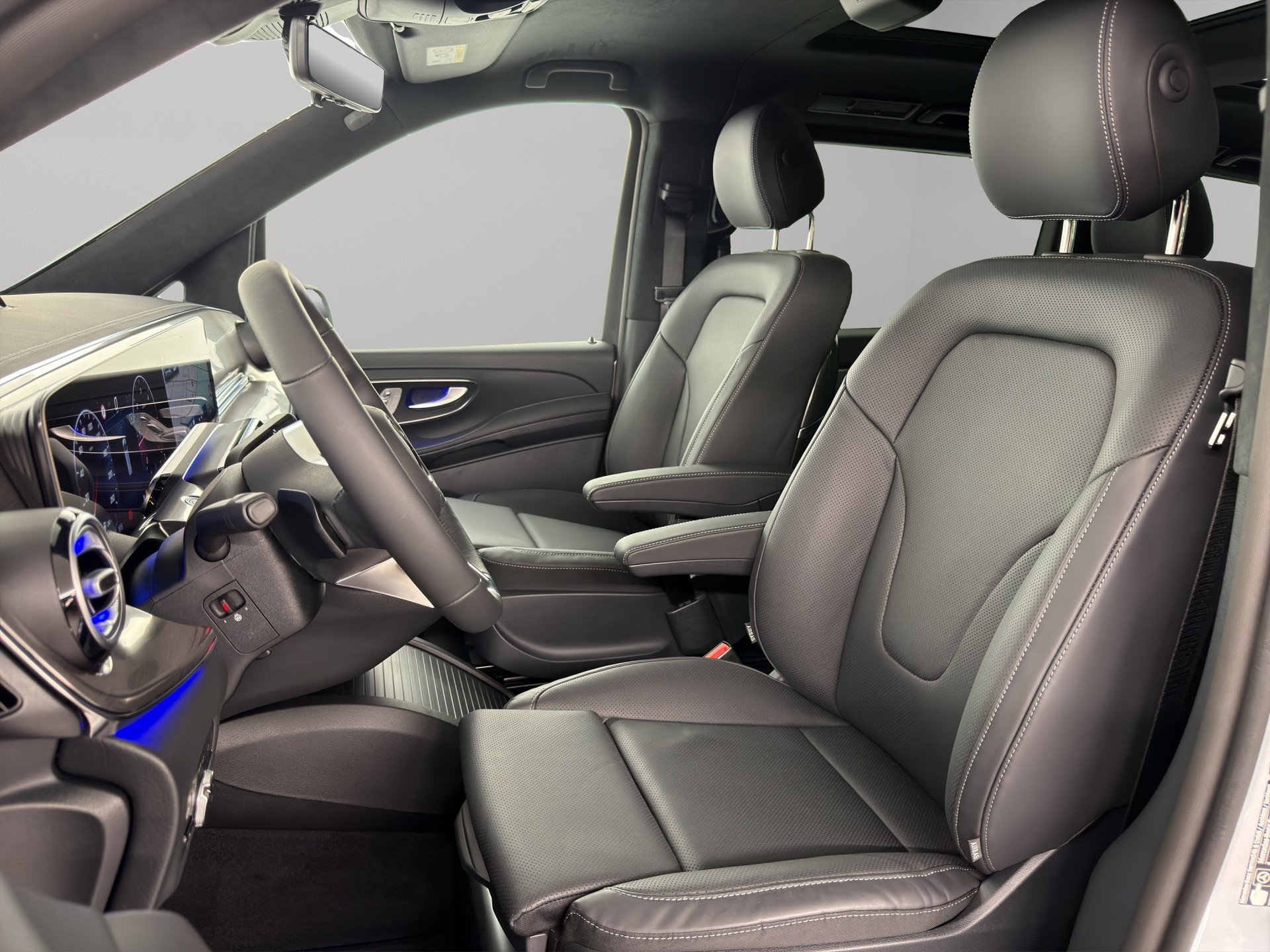 MERCEDES-BENZ V 300 d Swiss Ed. lang 4matic Van-image-8