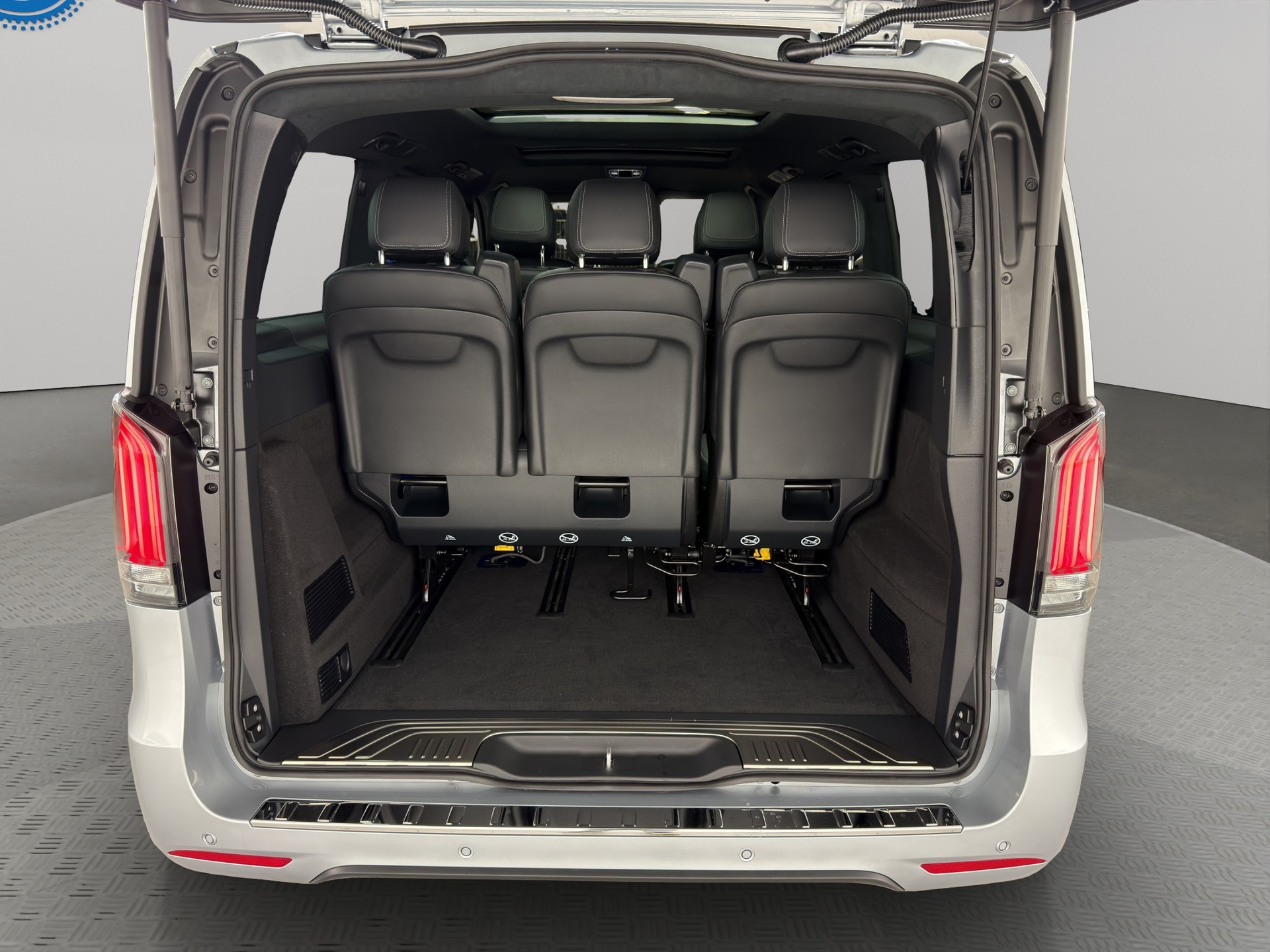 MERCEDES-BENZ V 300 d Swiss Ed. lang 4matic Van-image-6
