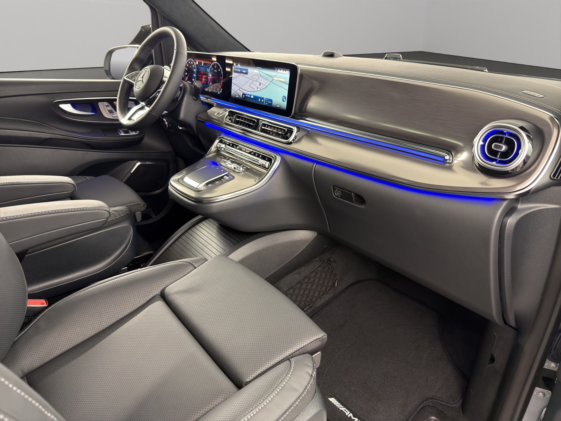 MERCEDES-BENZ V 300 d Swiss Ed. lang 4matic Van-image-13