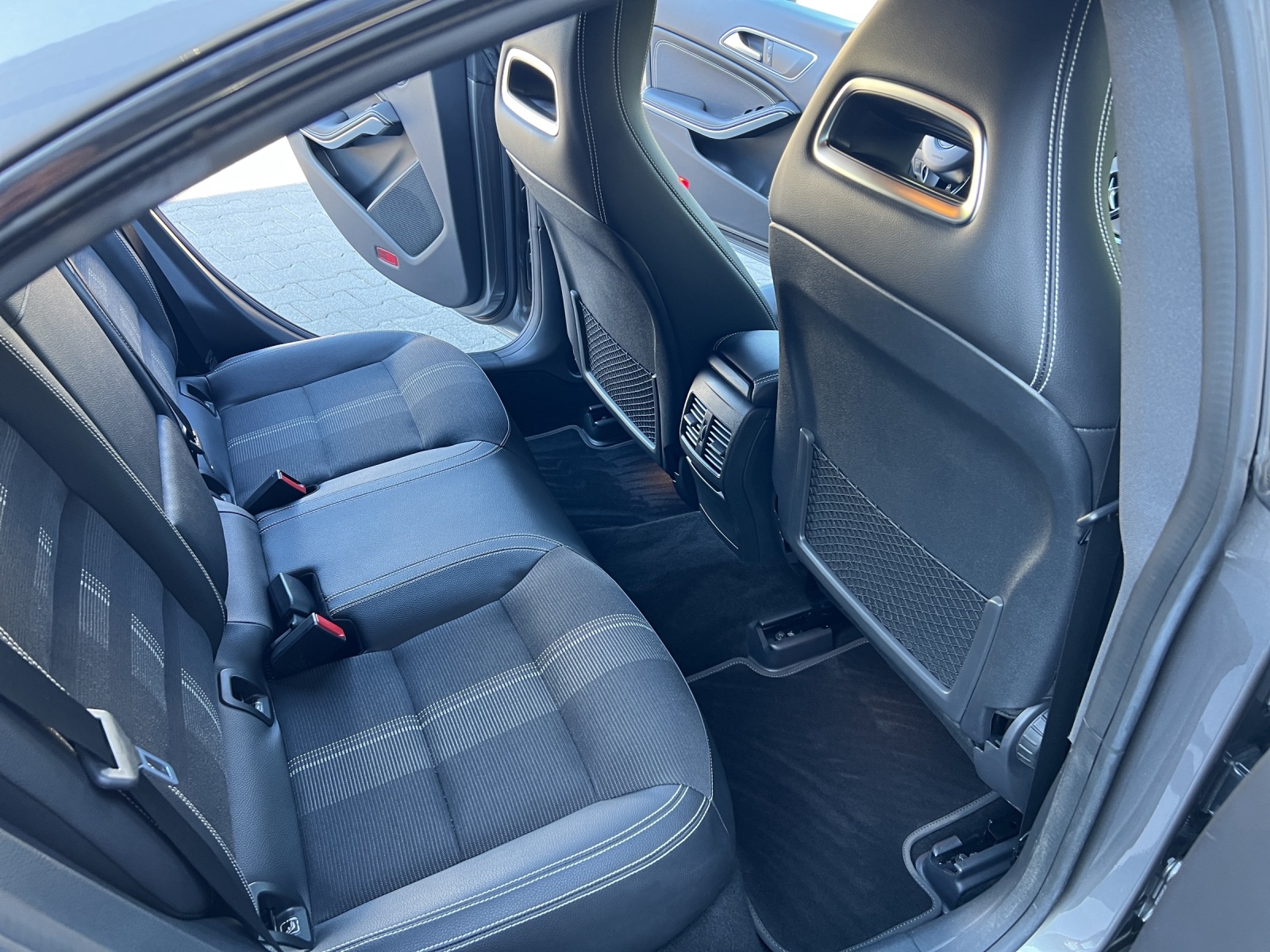MERCEDES-BENZ CLA 200 Night Star 7G-DCT-image-7