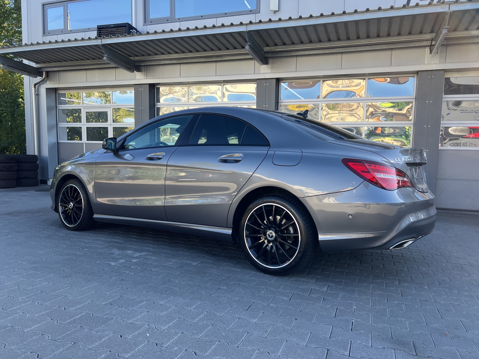 MERCEDES-BENZ CLA 200 Night Star 7G-DCT-showroom-element-2