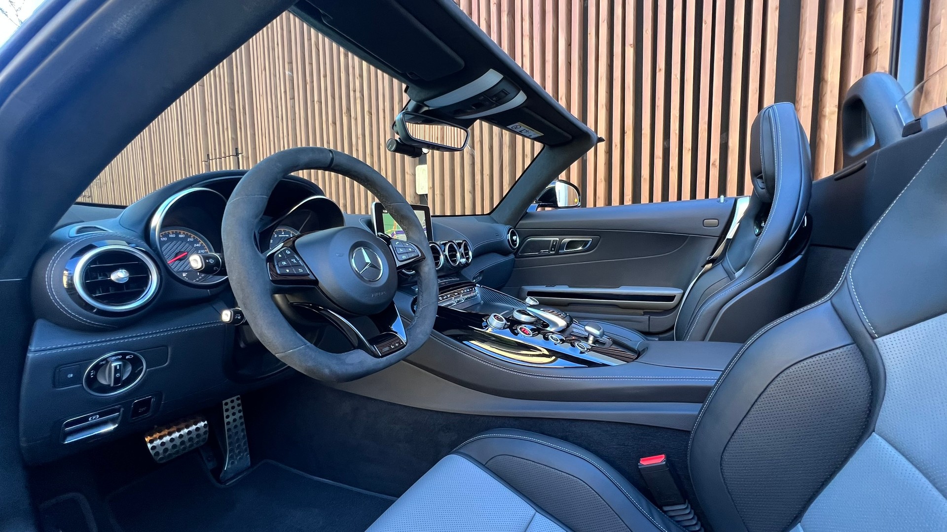 MERCEDES-BENZ AMG GT ROADSTER BLACK SPEEDSHIFT DCT l 476 PS-image-22