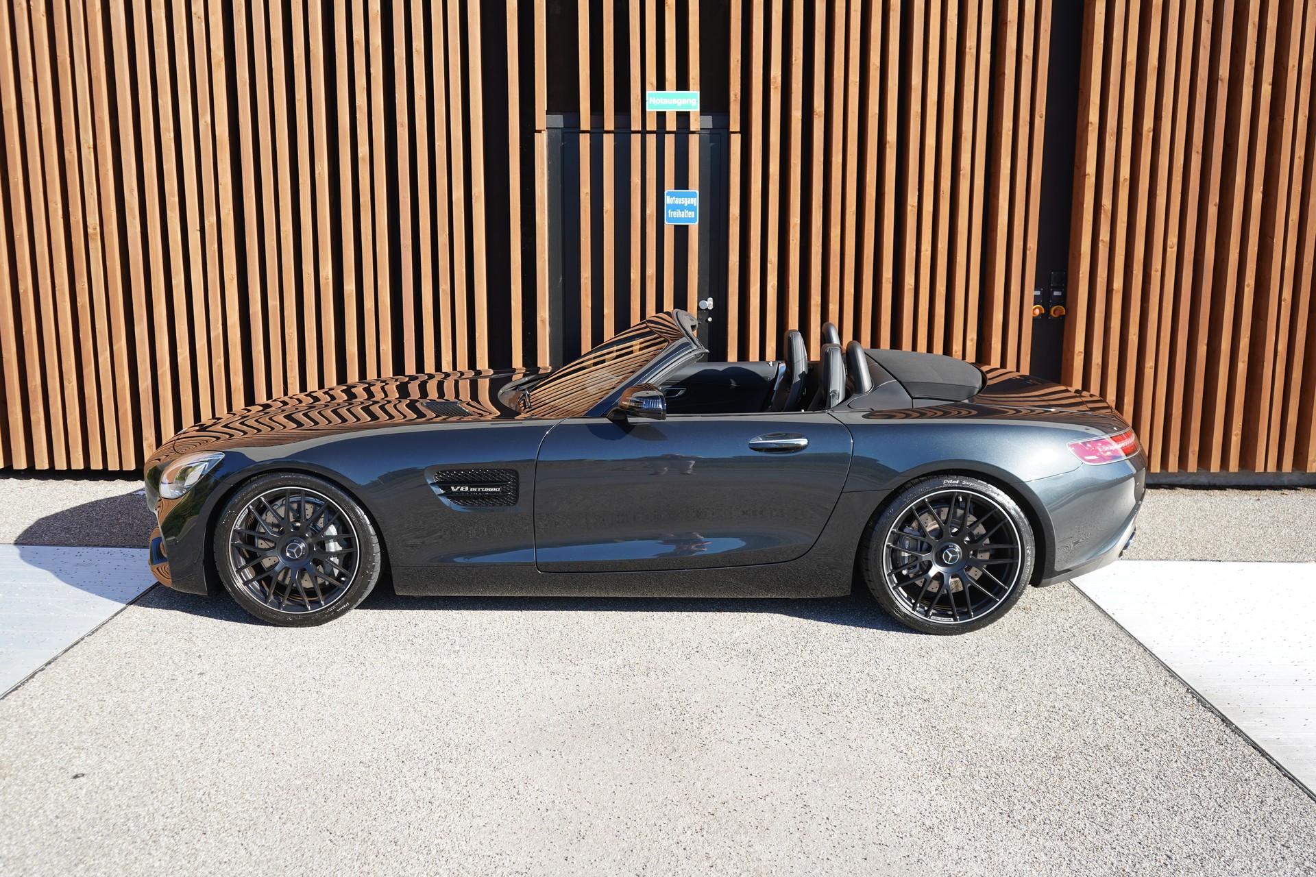 MERCEDES-BENZ AMG GT ROADSTER BLACK SPEEDSHIFT DCT l 476 PS-showroom-element-3