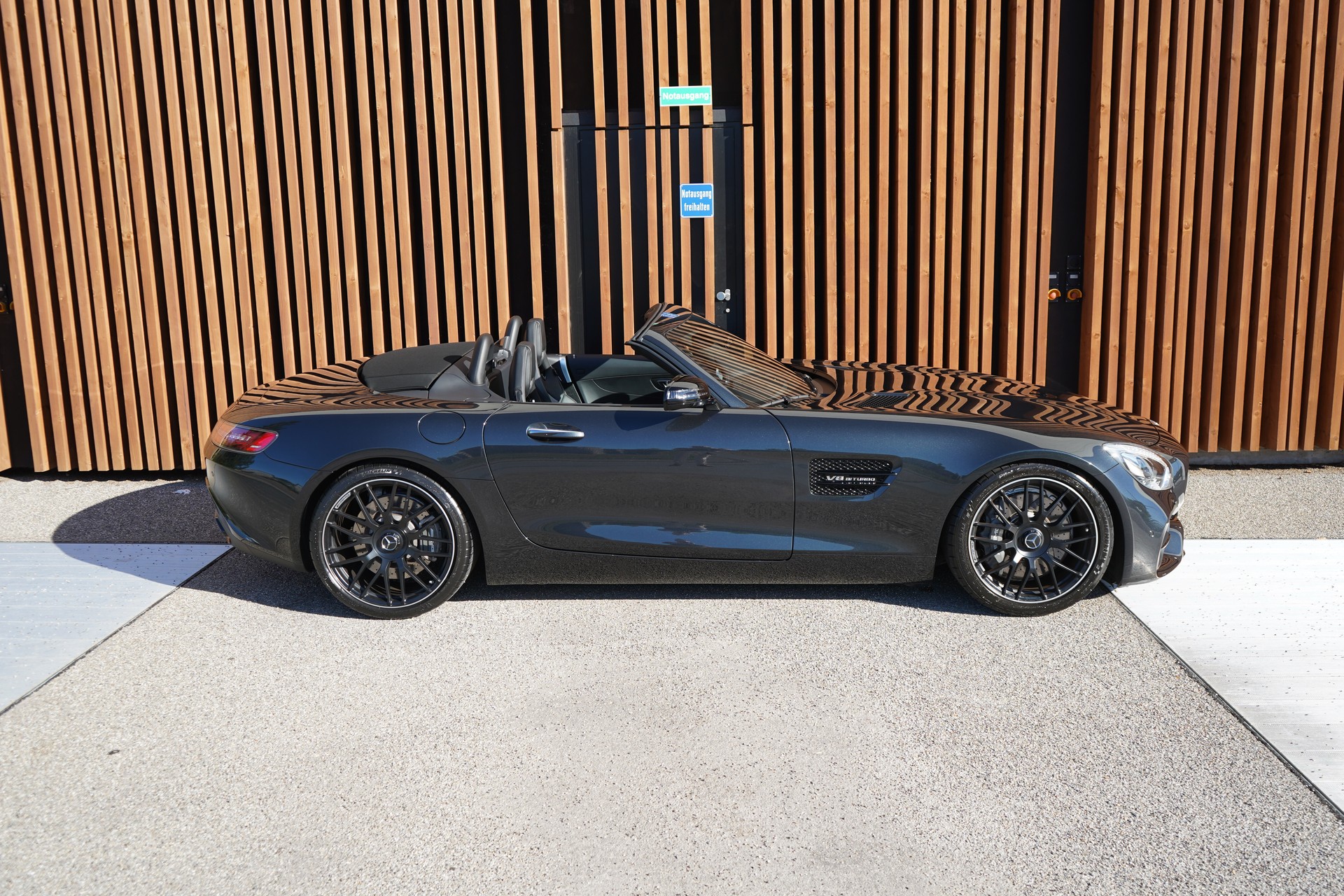 MERCEDES-BENZ AMG GT ROADSTER BLACK SPEEDSHIFT DCT l 476 PS-showroom-element-2