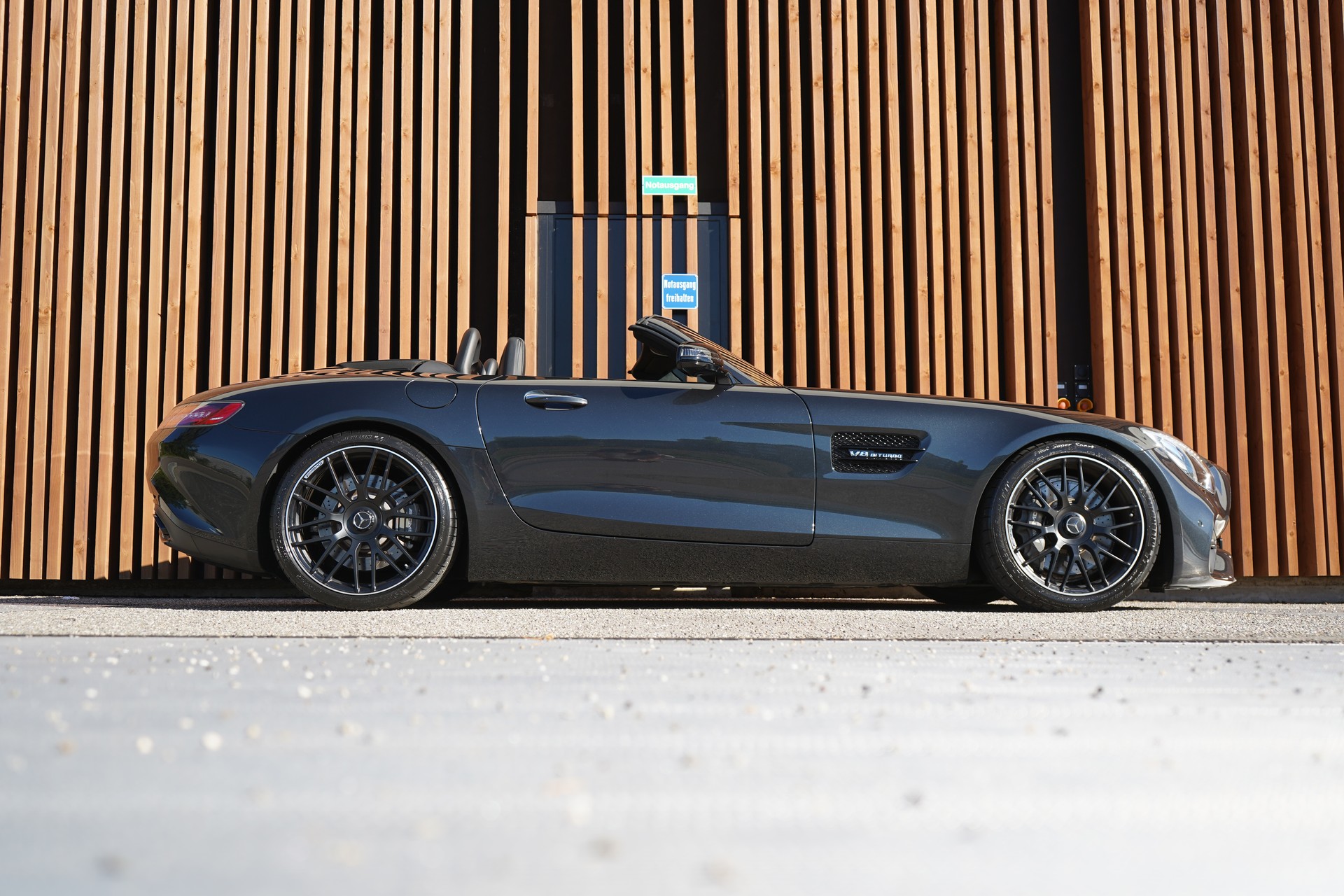 MERCEDES-BENZ AMG GT ROADSTER BLACK SPEEDSHIFT DCT l 476 PS