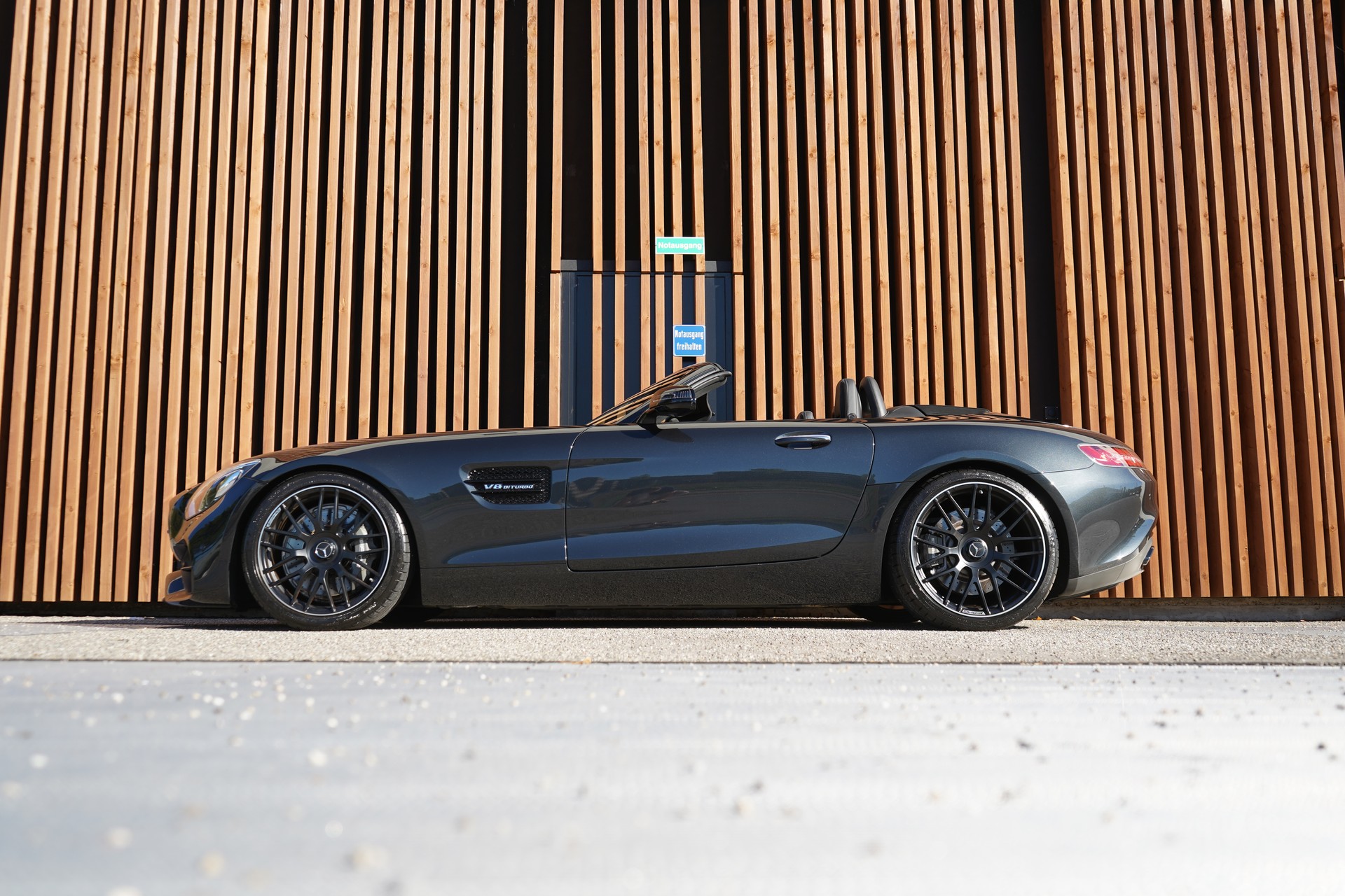 MERCEDES-BENZ AMG GT ROADSTER BLACK SPEEDSHIFT DCT l 476 PS-showroom-element-1