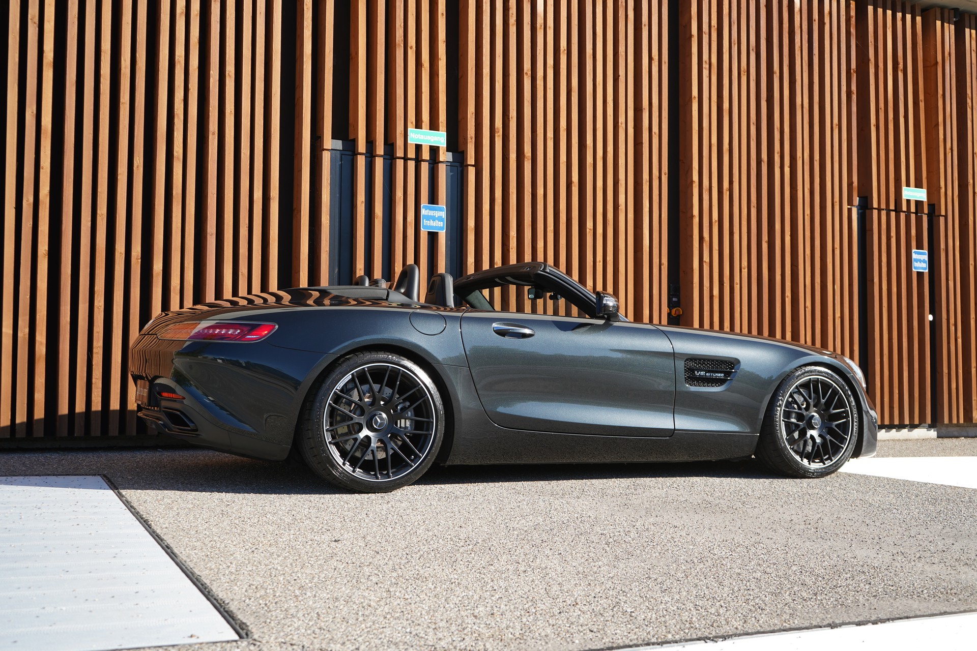 MERCEDES-BENZ AMG GT ROADSTER BLACK SPEEDSHIFT DCT l 476 PS-image-8