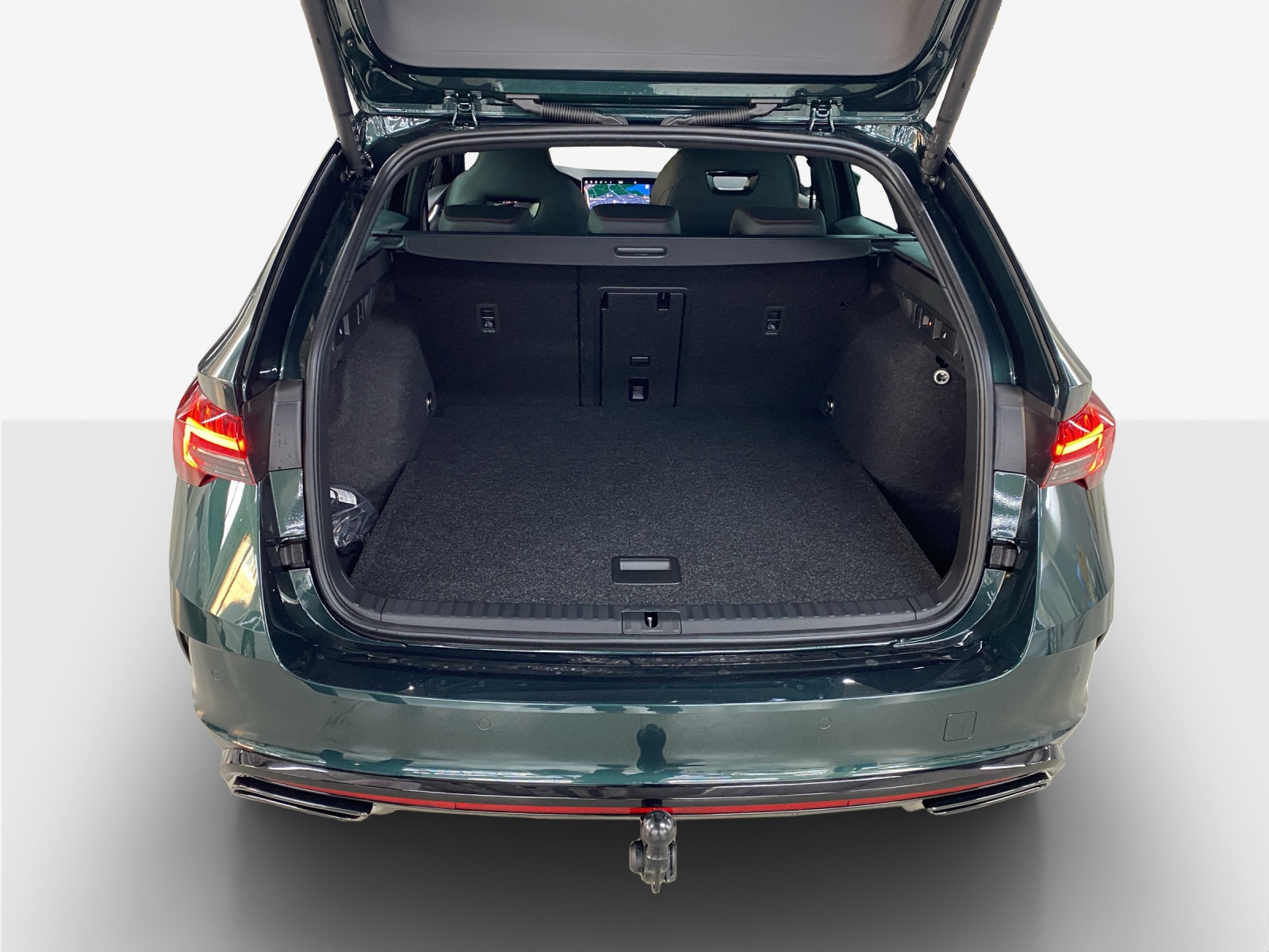 SKODA Octavia Combi 2.0 TSI DSG RS 30 Years Edition-image-12