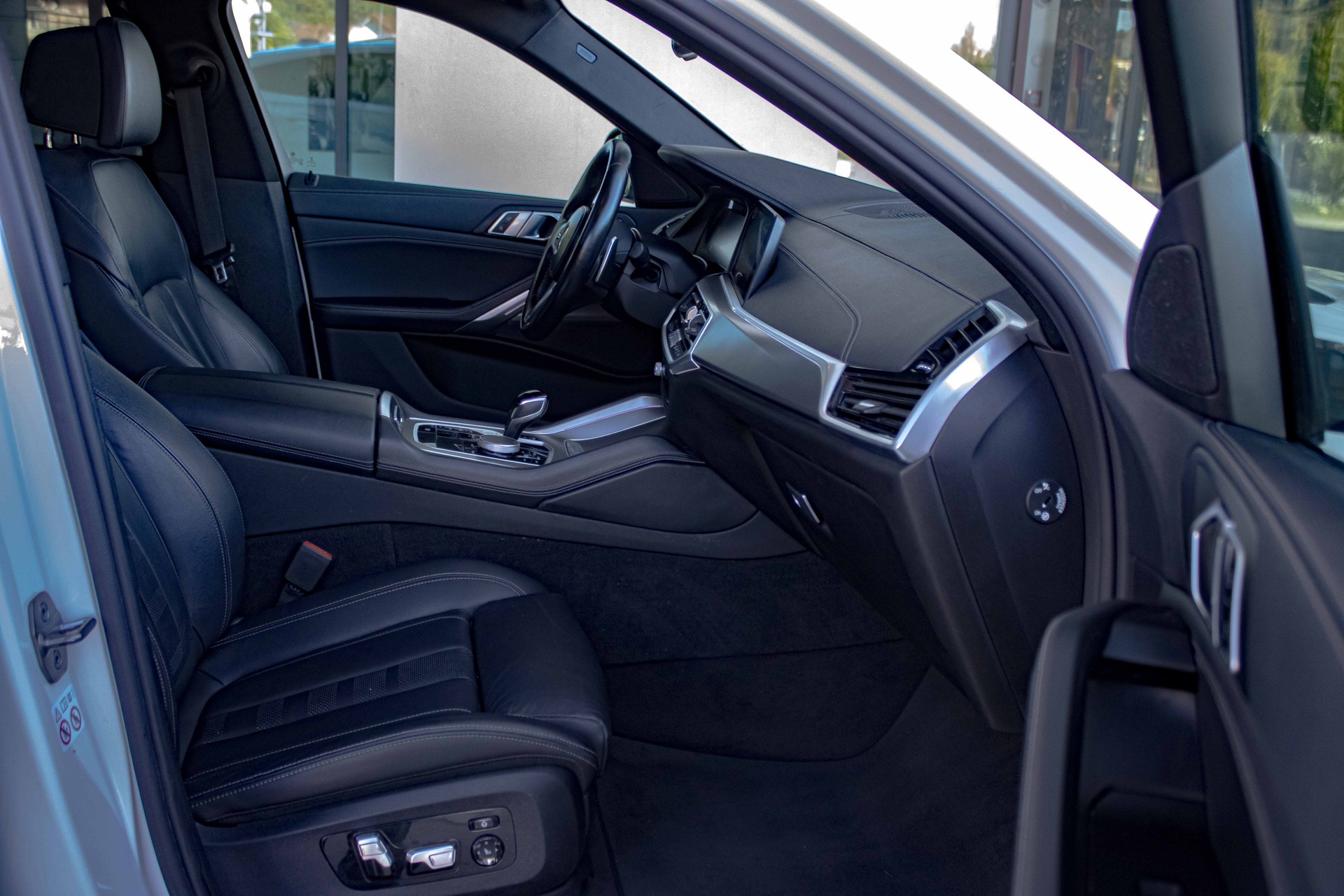 BMW X6 xDrive 48V 40d Steptronic M Sport-image-17