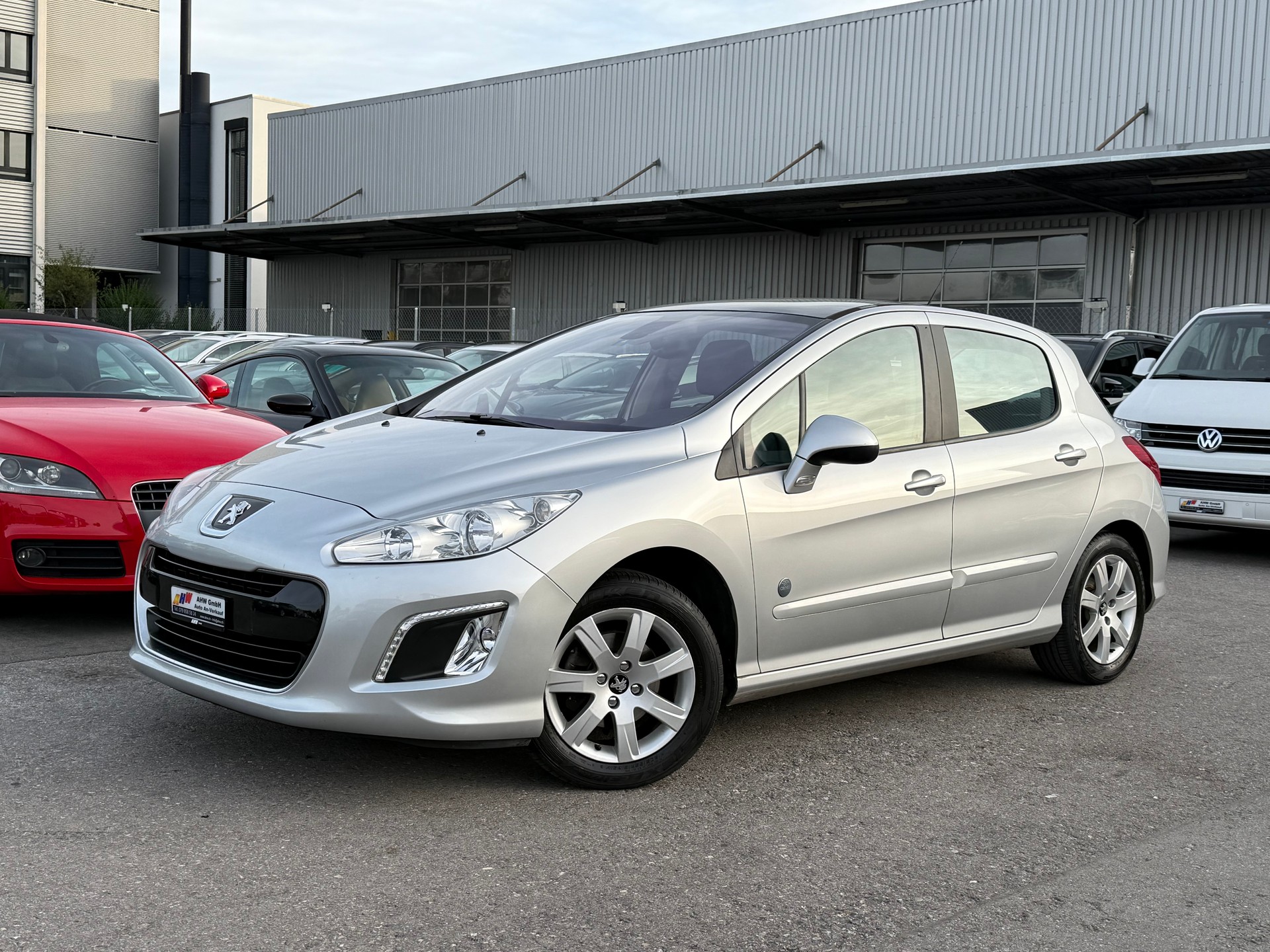 PEUGEOT 308 1.6 16V VTI Active / Frisch ab MFK / 8-fach bereift / TOP ZUSTAND / PDC / Panoramadach / Klimaautomatik