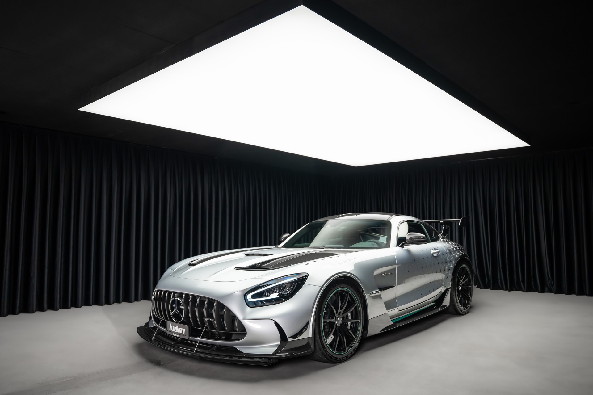 MERCEDES-BENZ BLACK SERIES P-ONE-showroom-element-2