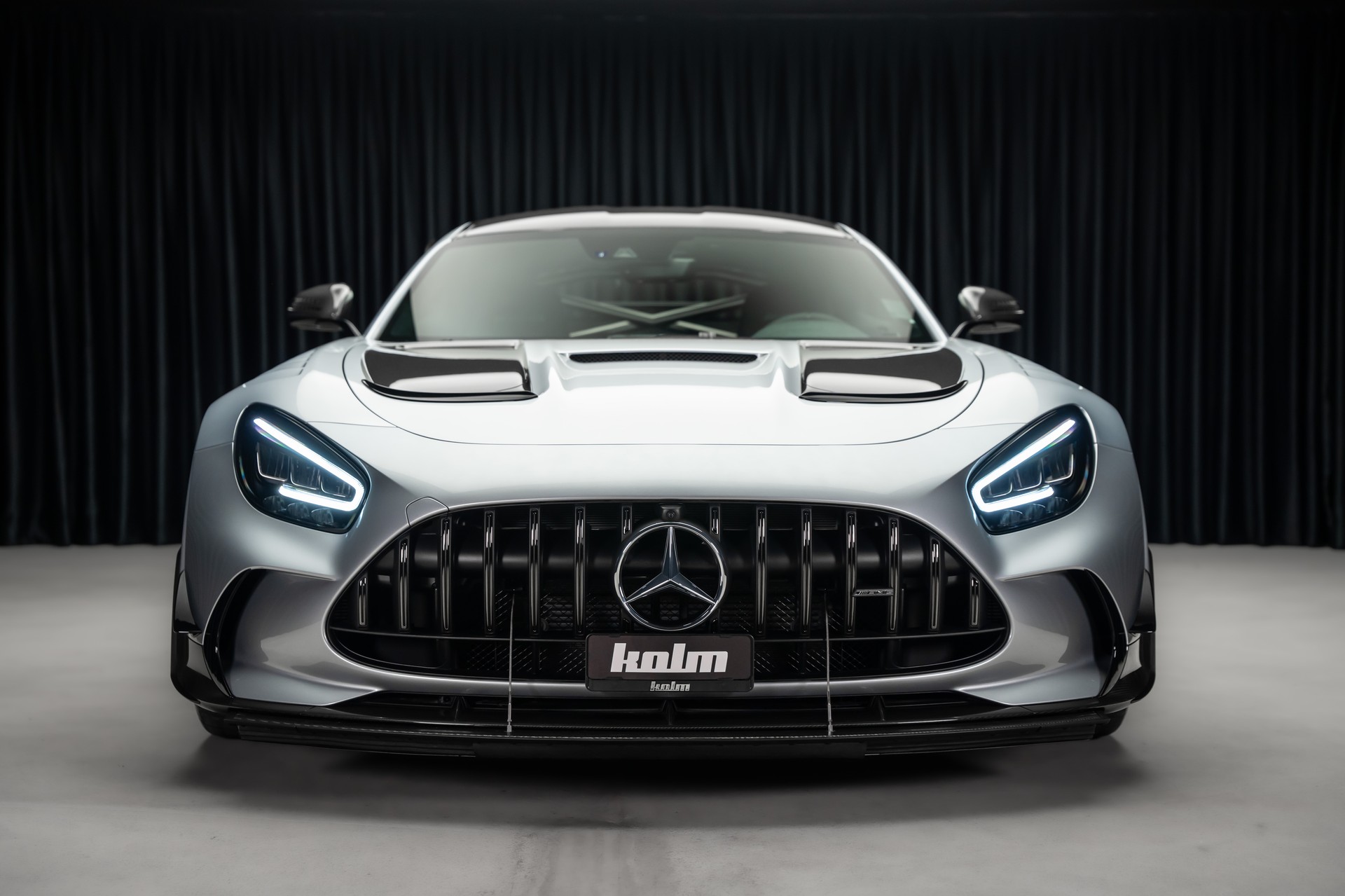 MERCEDES-BENZ BLACK SERIES P-ONE-showroom-element-1