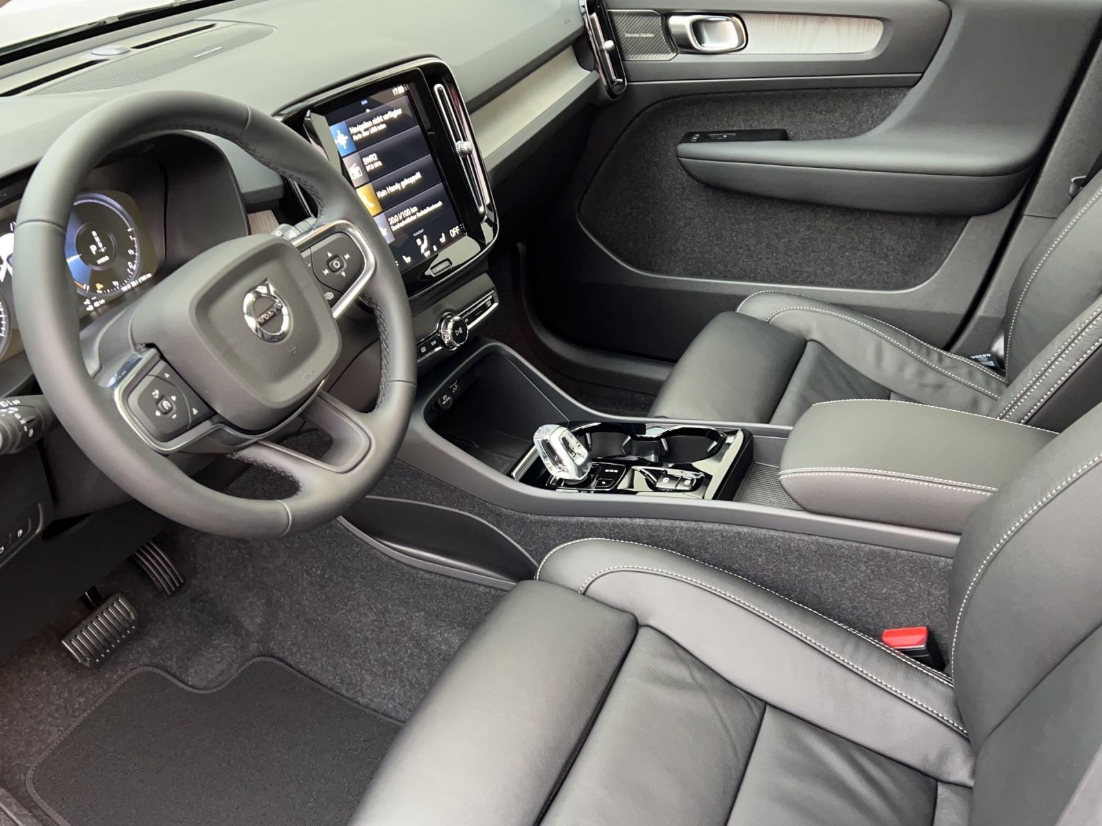 VOLVO XC40 1.5 T5 PiH Inscription-image-4