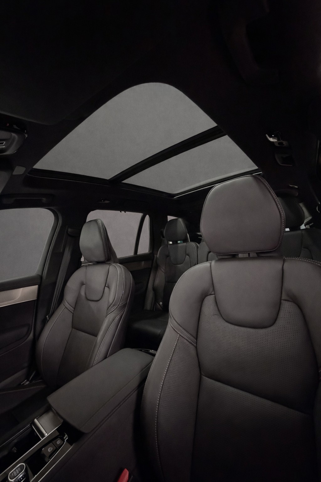 VOLVO XC90 2.0 T8 TE XCLUSIVE Edition Dark eAWD-image-13