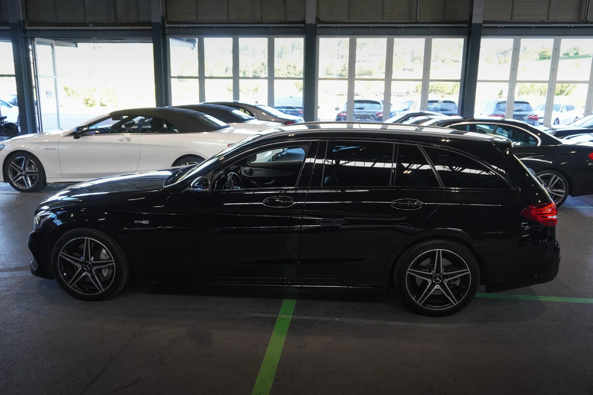 MERCEDES-BENZ C 43 AMG 4Matic 9G-Tronic / 12 Monate Garantie-showroom-element-1