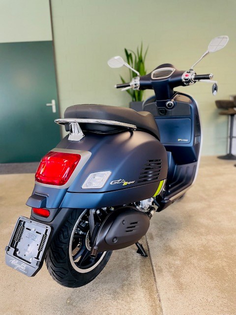 PIAGGIO Vespa GTS 300 Super Tech ABS-image-2