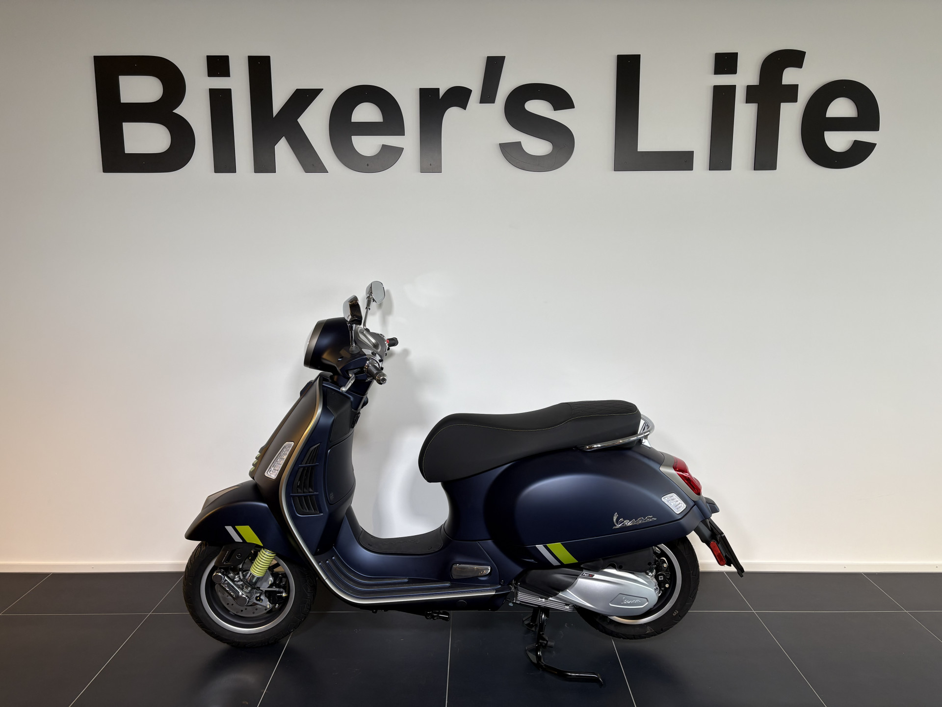 PIAGGIO Vespa GTS 300 HPE Super Tech-image-1