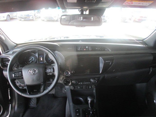 TOYOTA Hilux 2.8D-4D Invincible Extra Cab 4x4 A-image-6