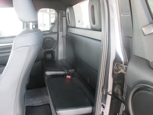 TOYOTA Hilux 2.8D-4D Invincible Extra Cab 4x4 A-image-11