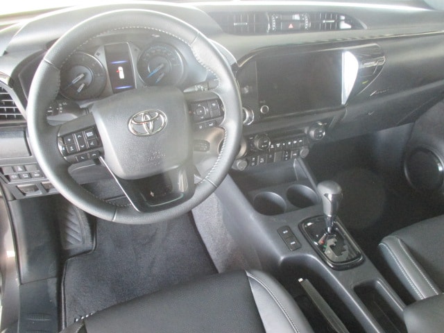 TOYOTA Hilux 2.8D-4D Invincible Extra Cab 4x4 A-image-8