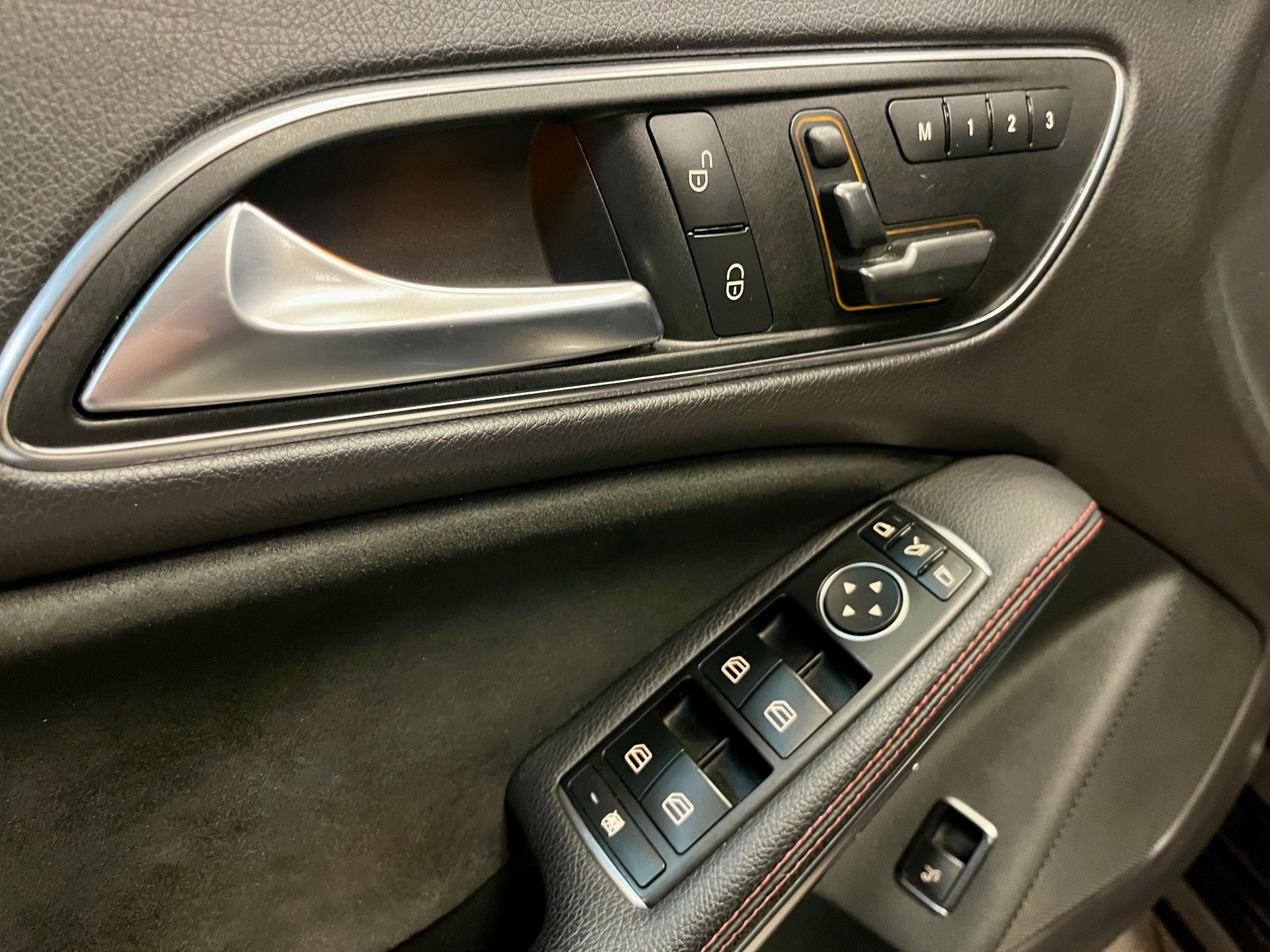MERCEDES-BENZ CLA Shooting Brake 250 Sport 7G-DCT 4Matic-image-12