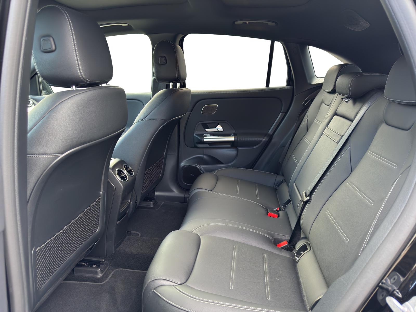MERCEDES-BENZ EQA 300 AMG Line 4Matic-image-10