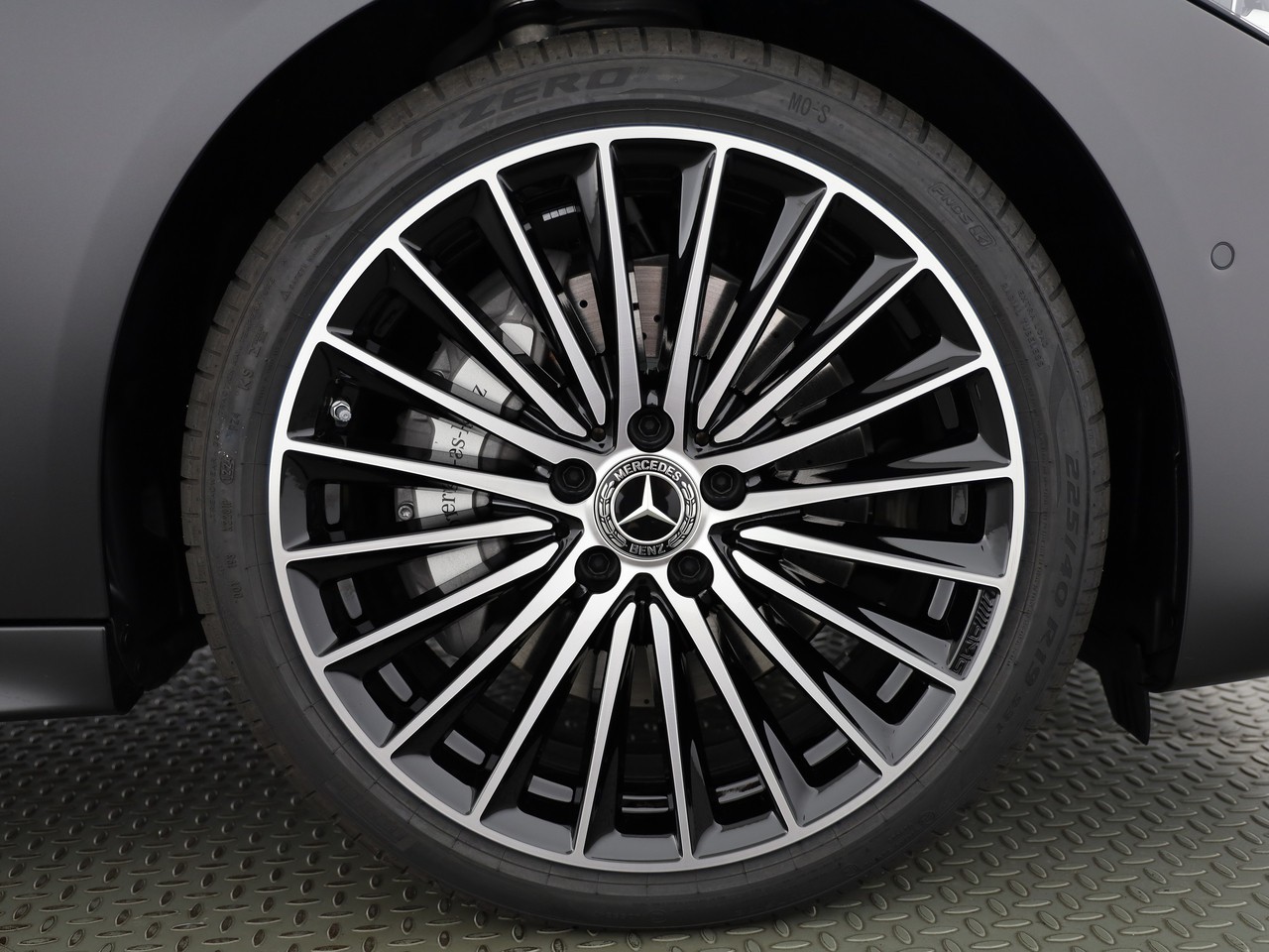 MERCEDES-BENZ C 300 4 Matic-image-6