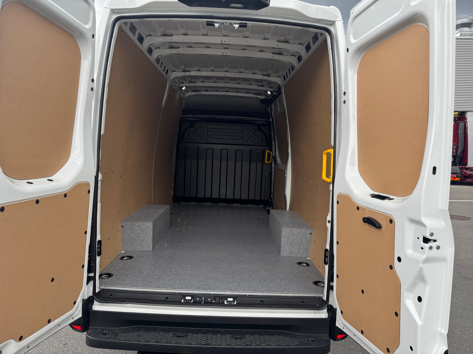 IVECO Iveco Daily 35S18HA8V Kastenwagen-image-5