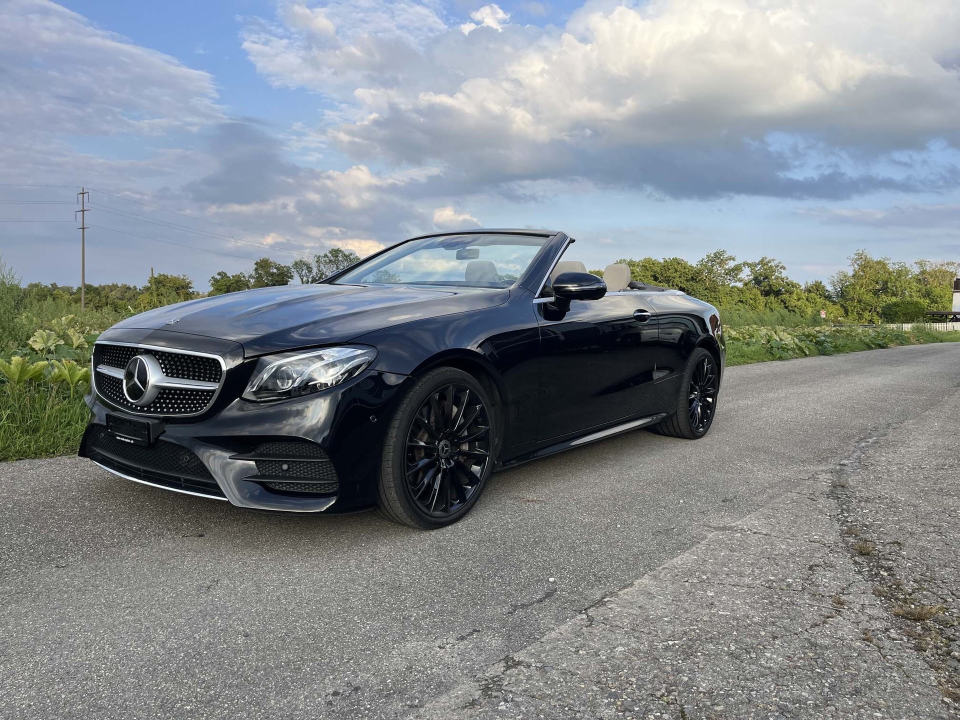 MERCEDES-BENZ E 400 AMG Line 4matic Cabriolet-image-2