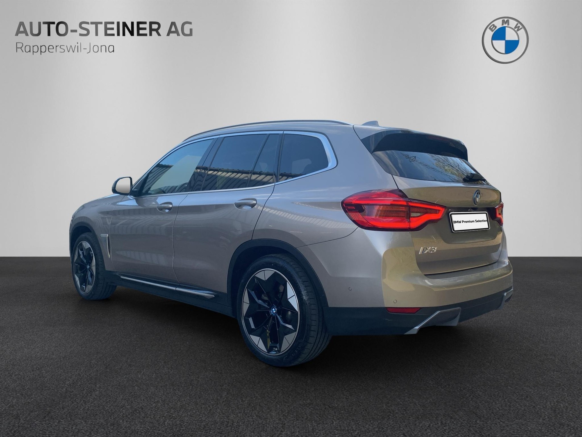 BMW iX3 Impressive-showroom-element-2